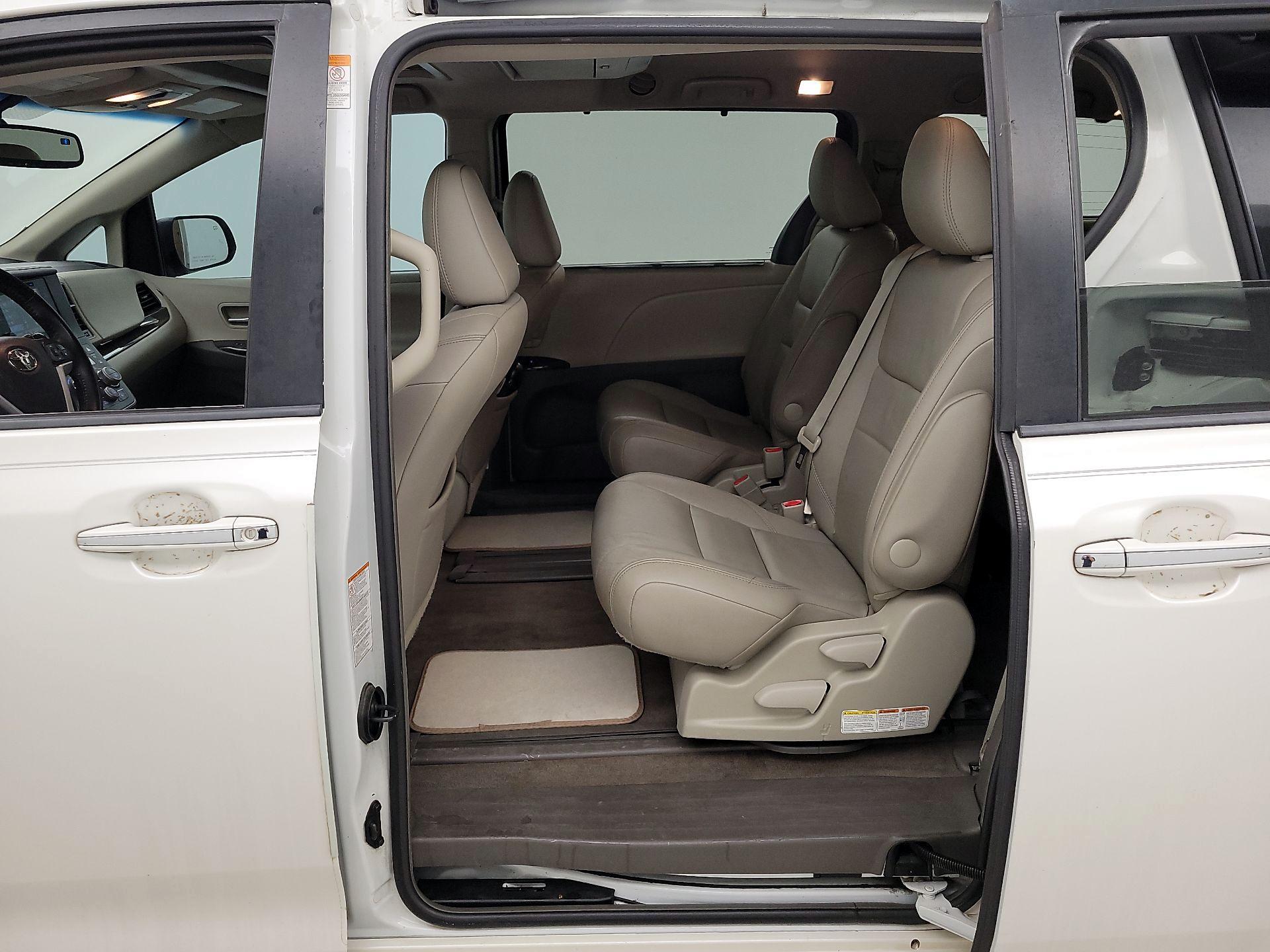 Thumbnail: 2017 Toyota Sienna - 20