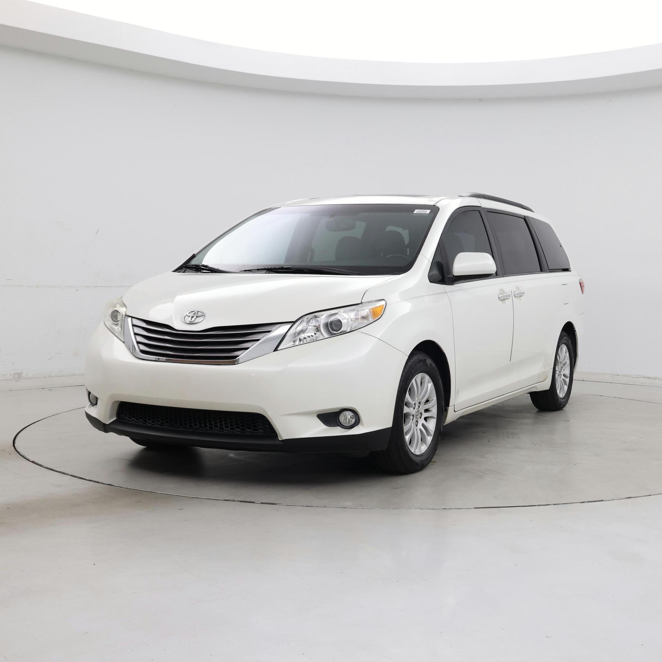Thumbnail: 2017 Toyota Sienna - 4