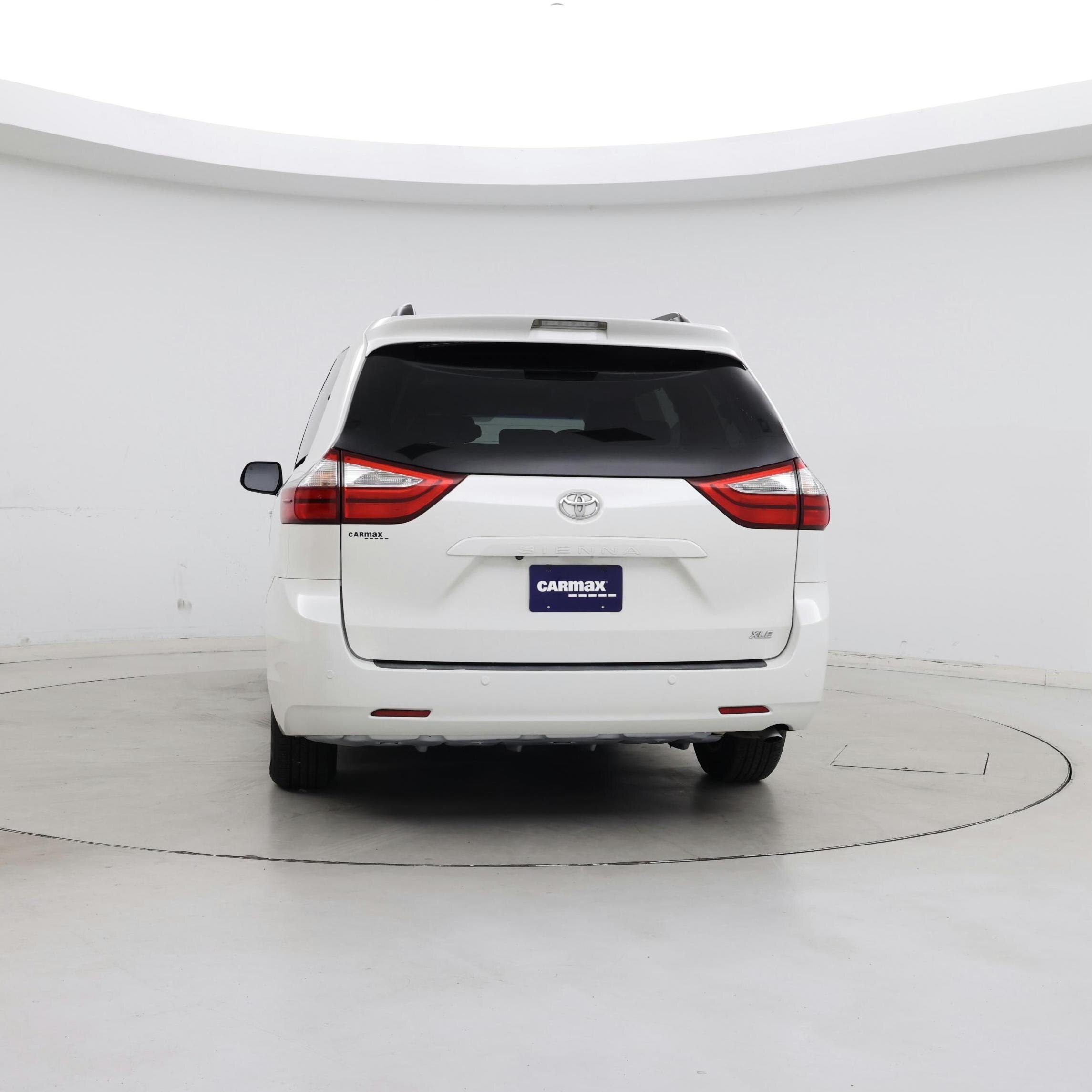 Thumbnail: 2017 Toyota Sienna - 6