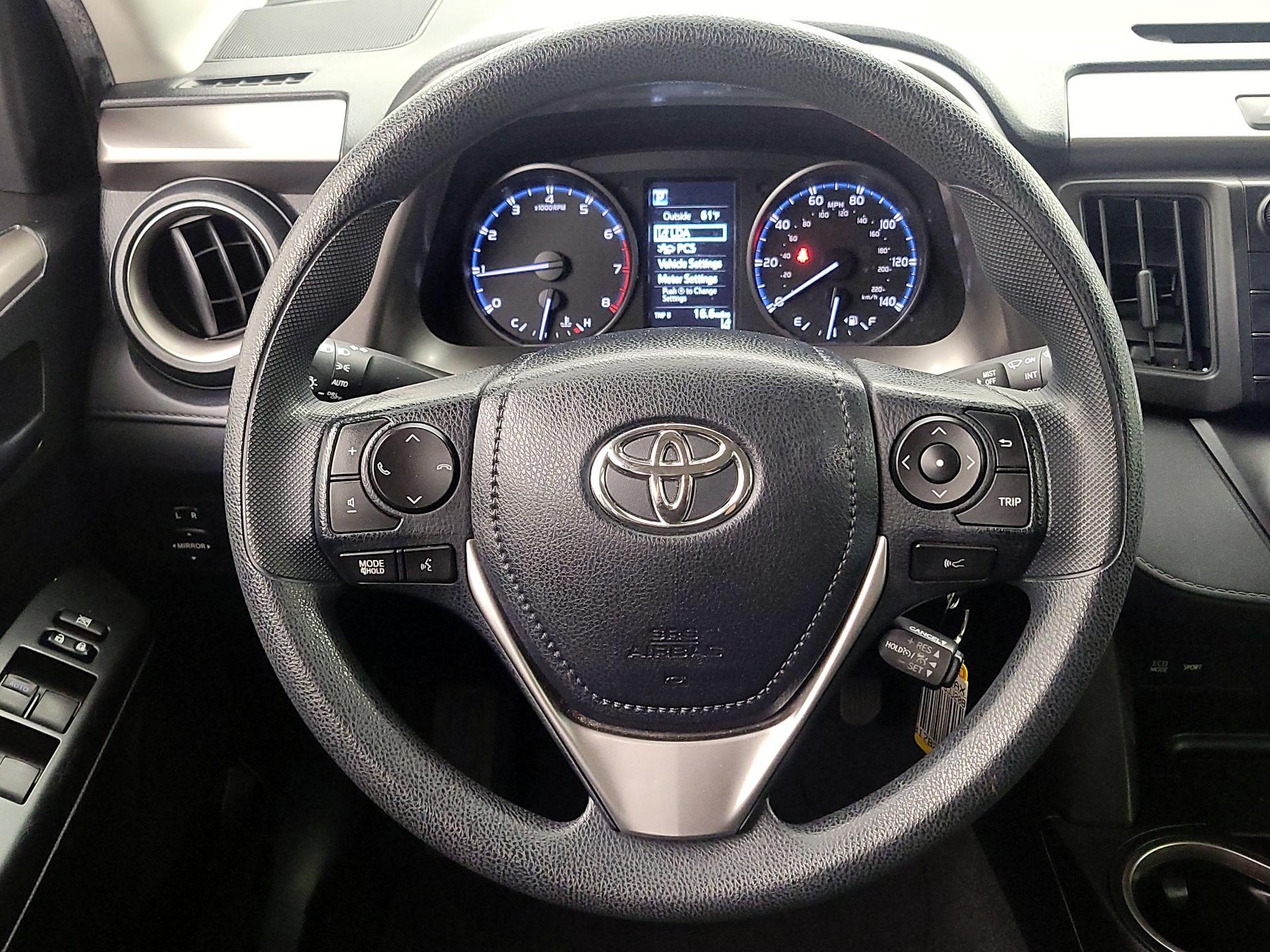 Thumbnail: 2018 Toyota RAV4 - 10