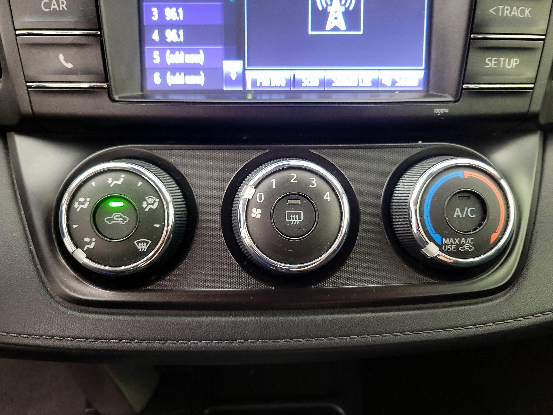 Thumbnail: 2018 Toyota RAV4 - 16