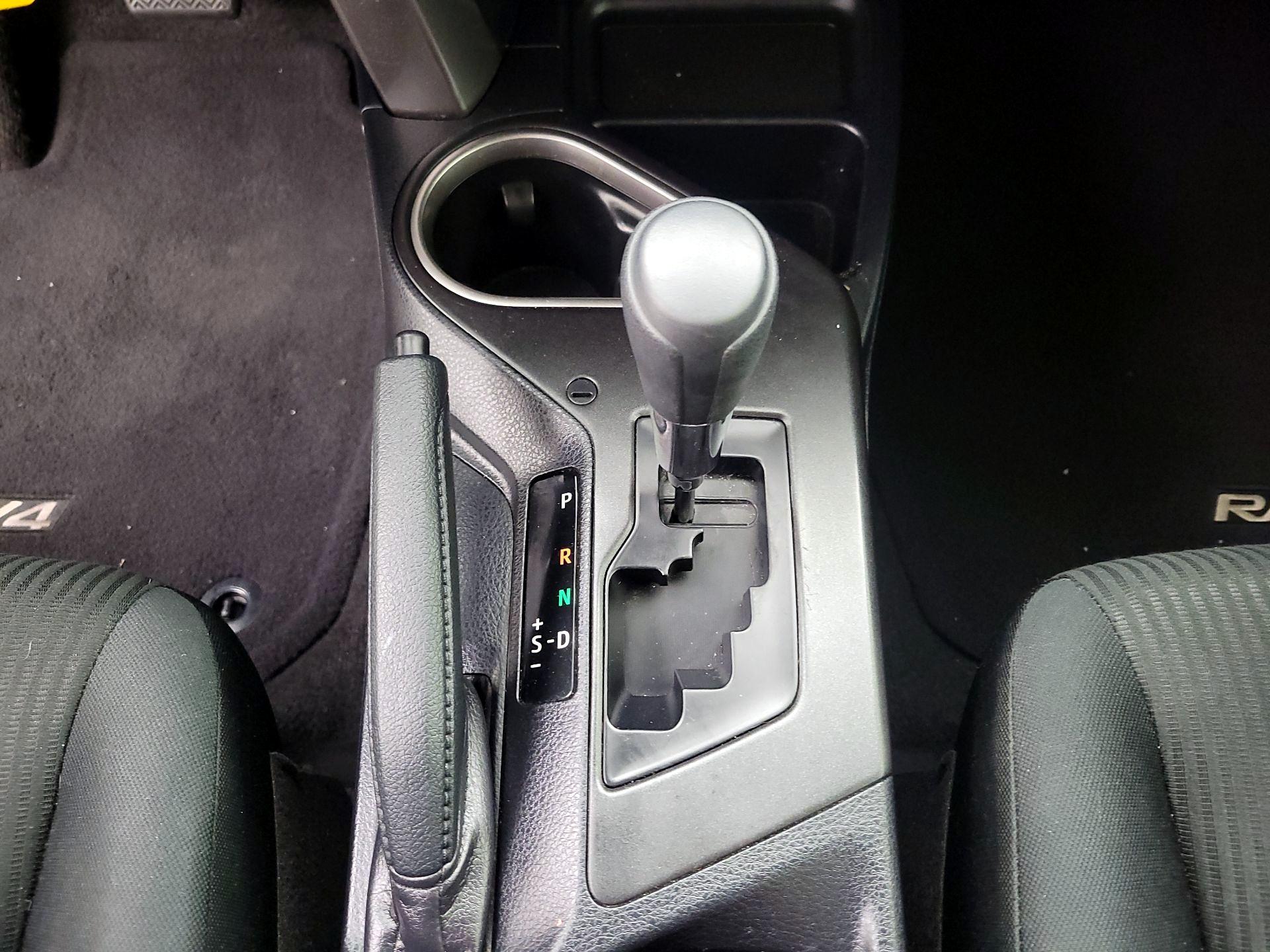 Thumbnail: 2018 Toyota RAV4 - 17