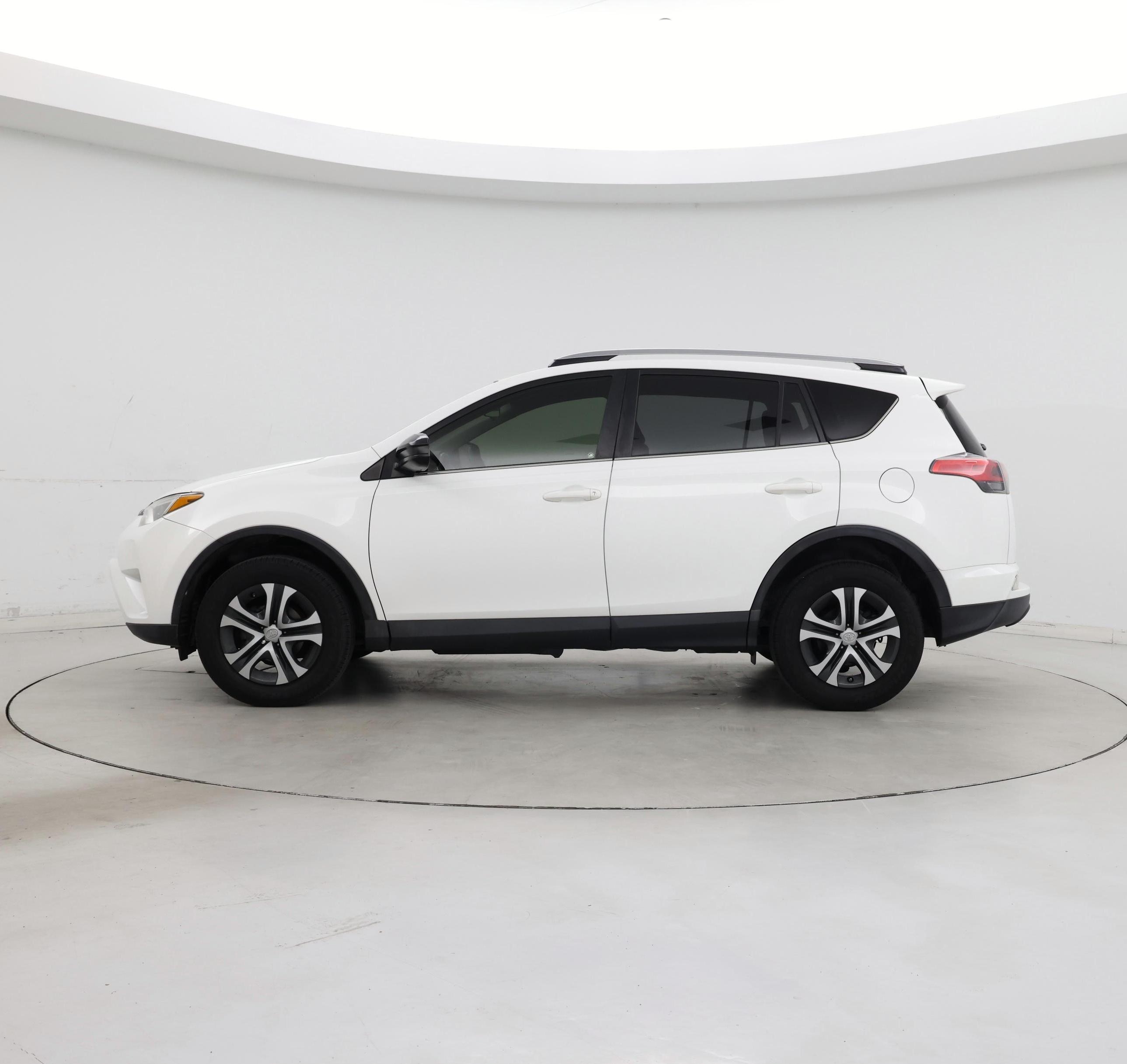 Thumbnail: 2018 Toyota RAV4 - 3