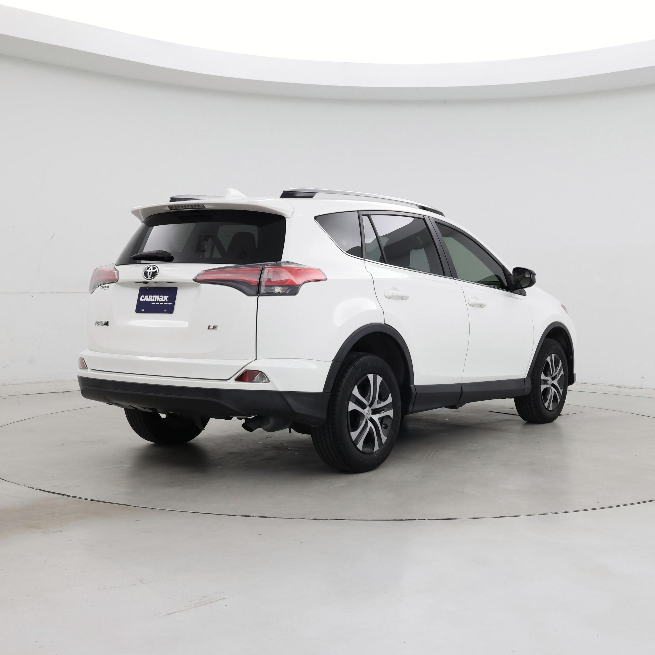 Thumbnail: 2018 Toyota RAV4 - 8