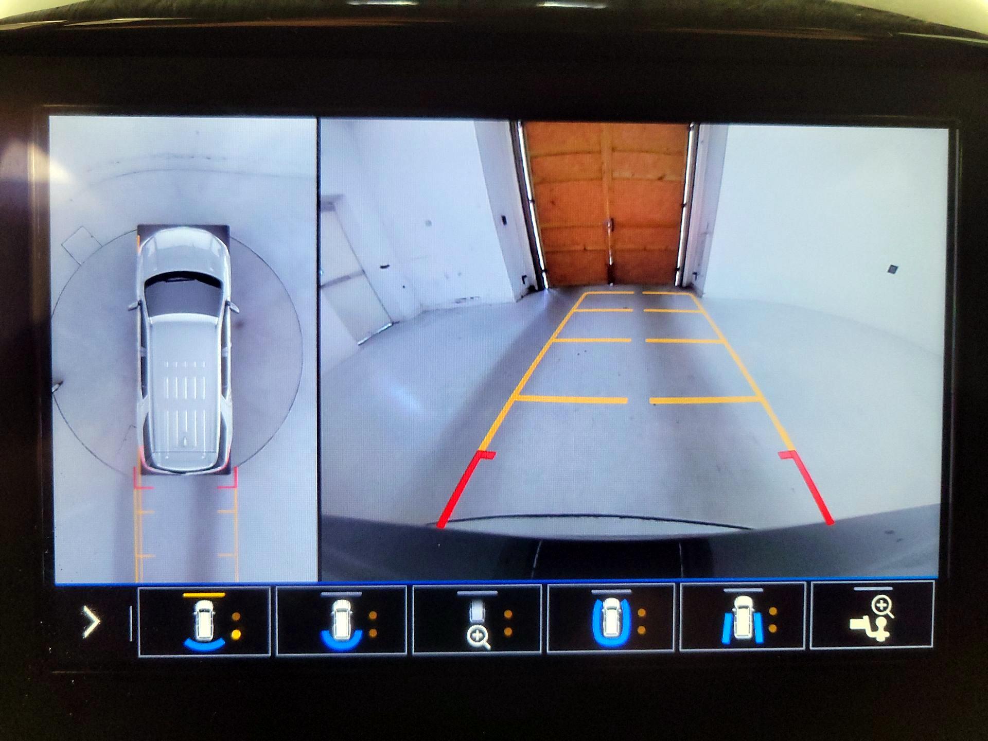 Thumbnail: 2021 Chevrolet Traverse - 14