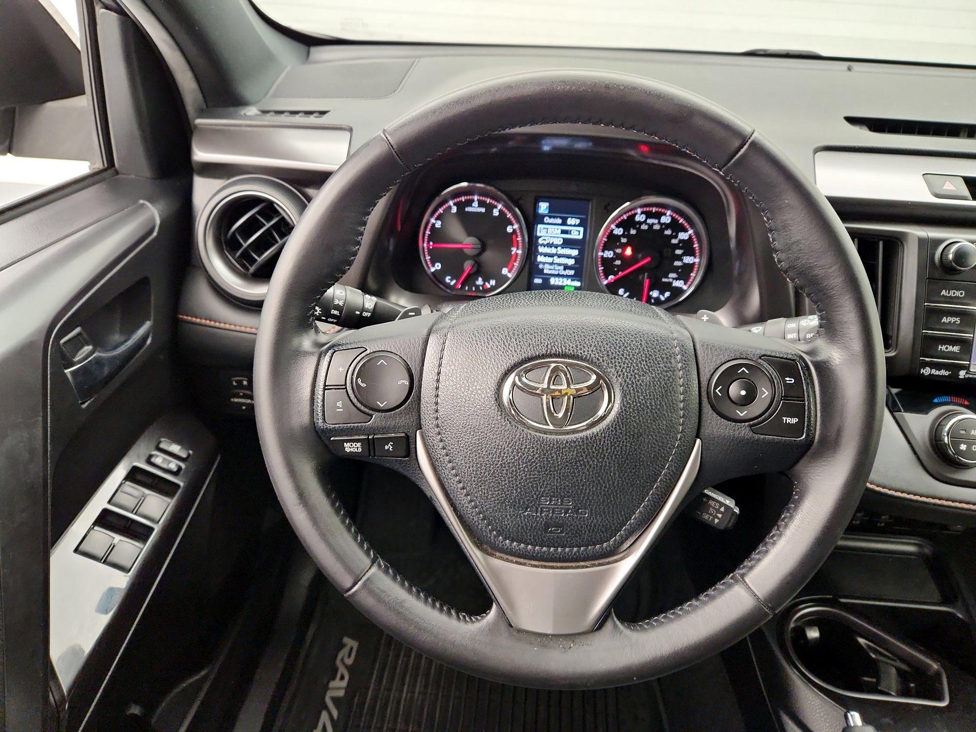 Thumbnail: 2016 Toyota RAV4 - 10