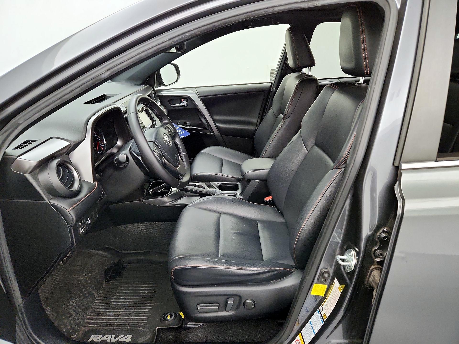 Thumbnail: 2016 Toyota RAV4 - 11