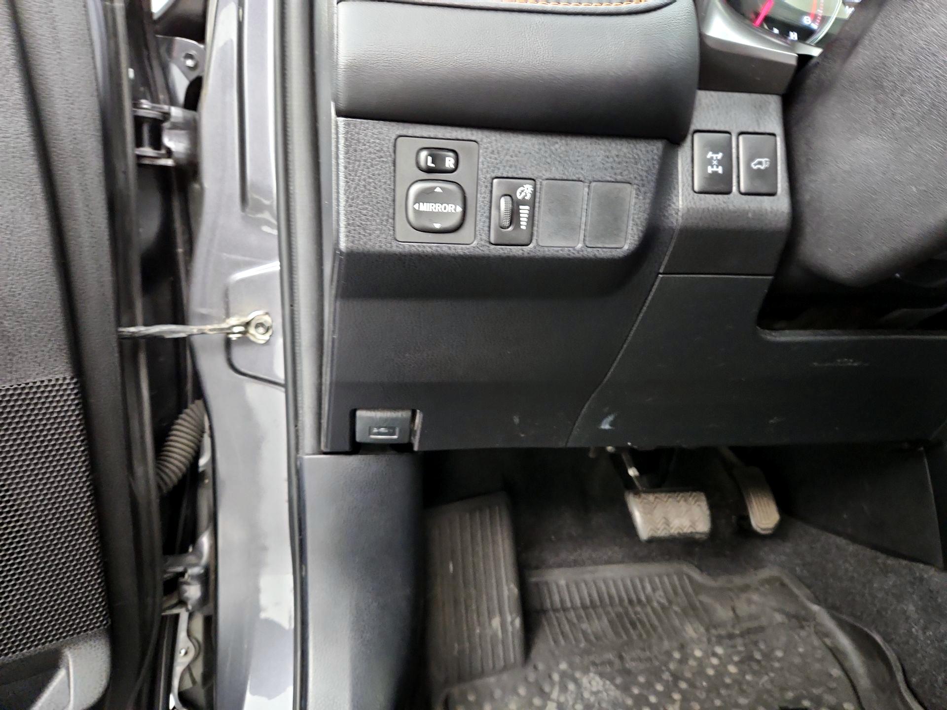 Thumbnail: 2016 Toyota RAV4 - 13