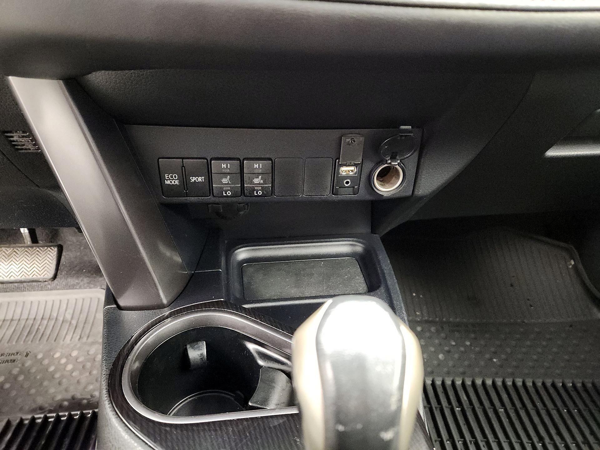 Thumbnail: 2016 Toyota RAV4 - 18