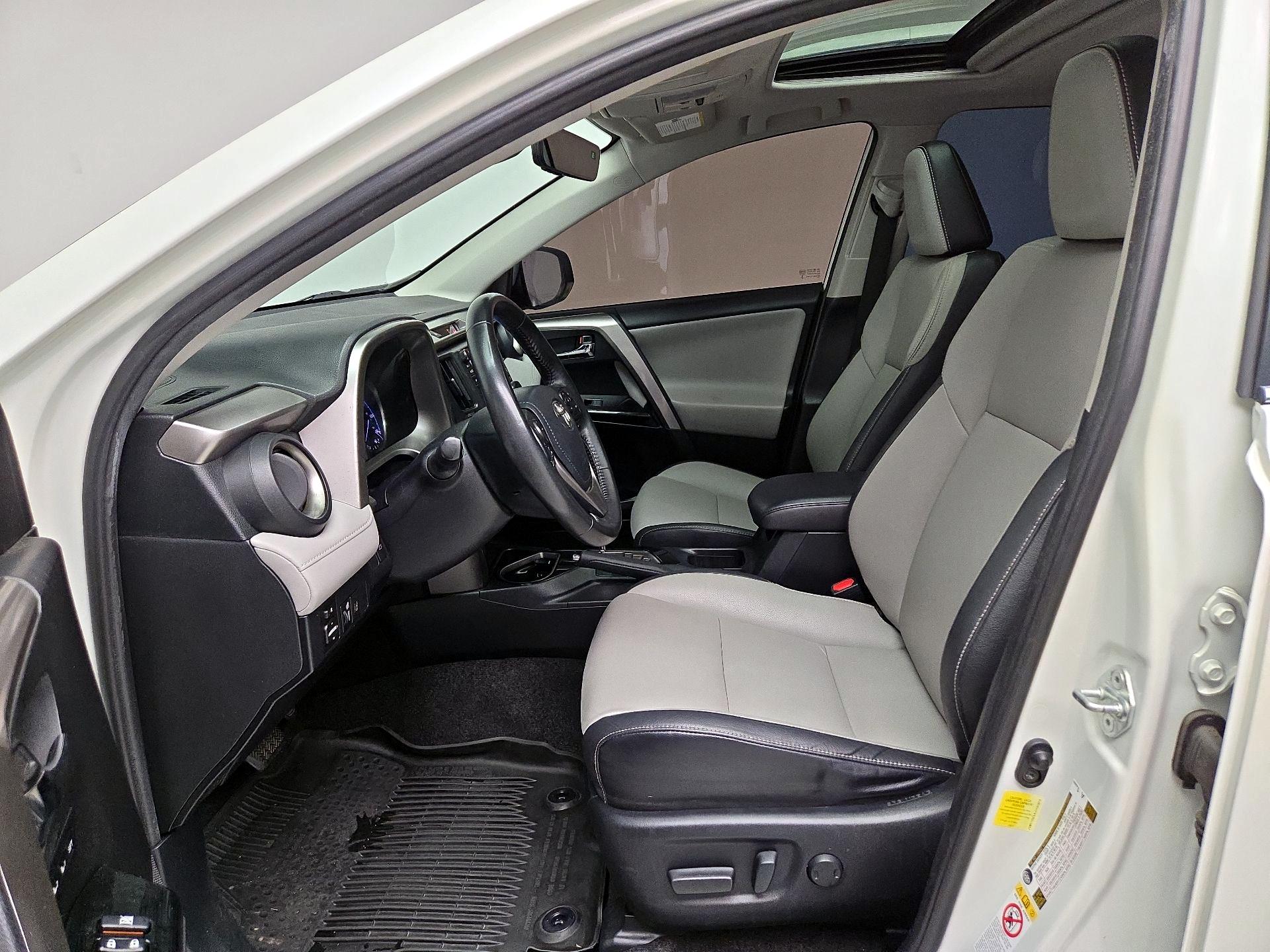 Thumbnail: 2018 Toyota RAV4 - 11