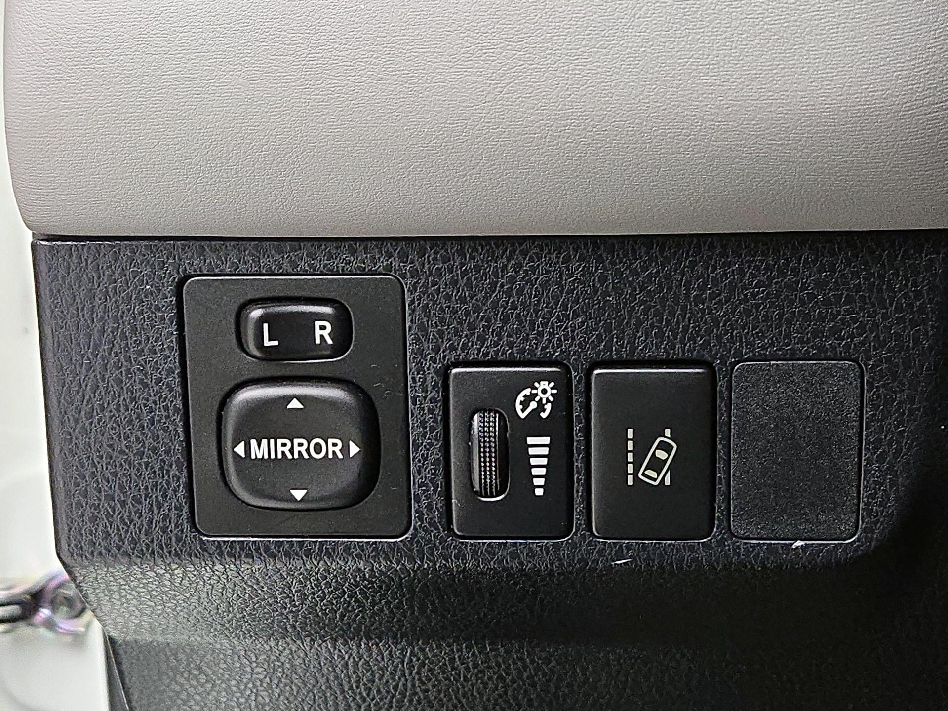 Thumbnail: 2018 Toyota RAV4 - 13