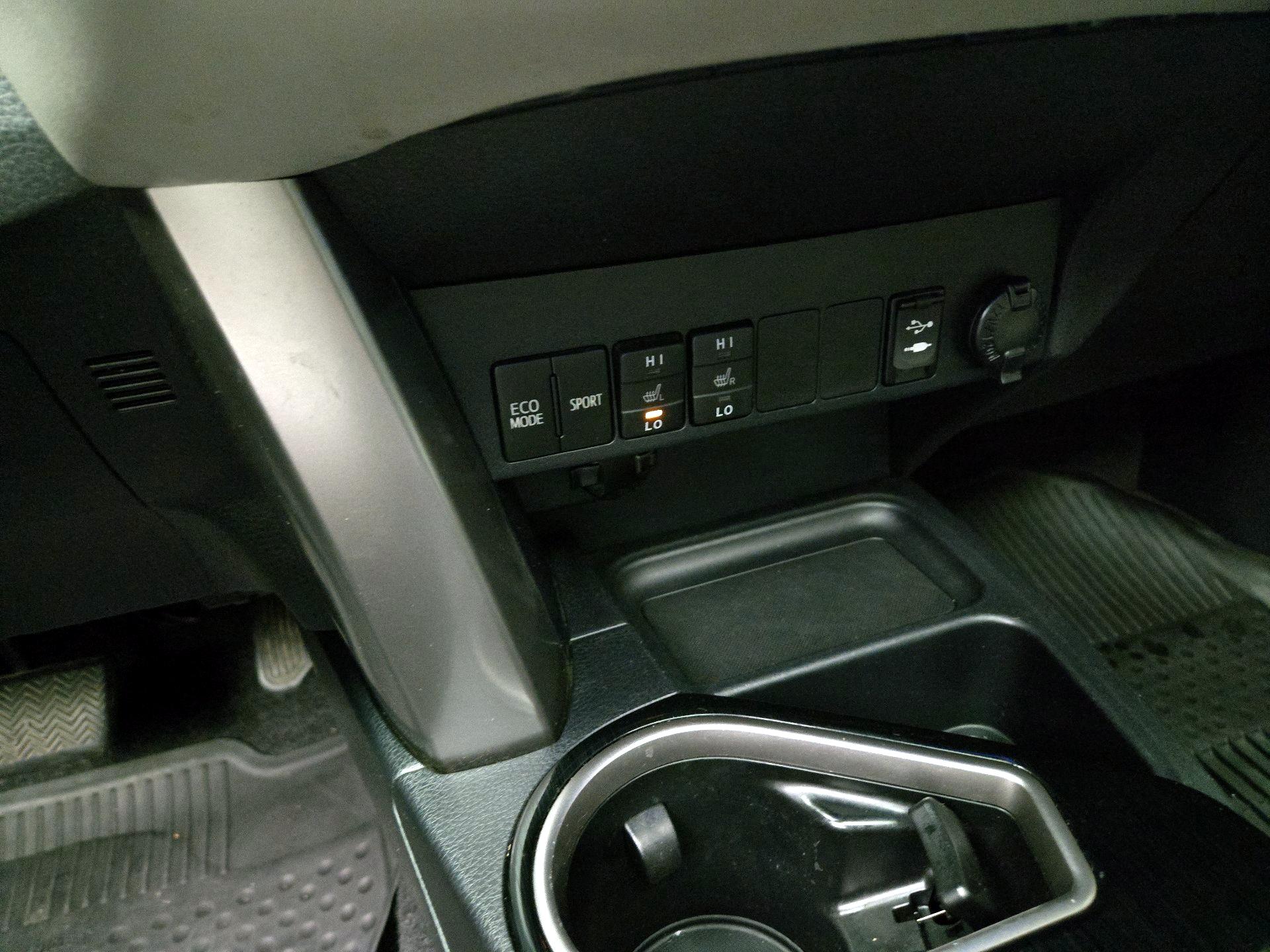 Thumbnail: 2018 Toyota RAV4 - 18