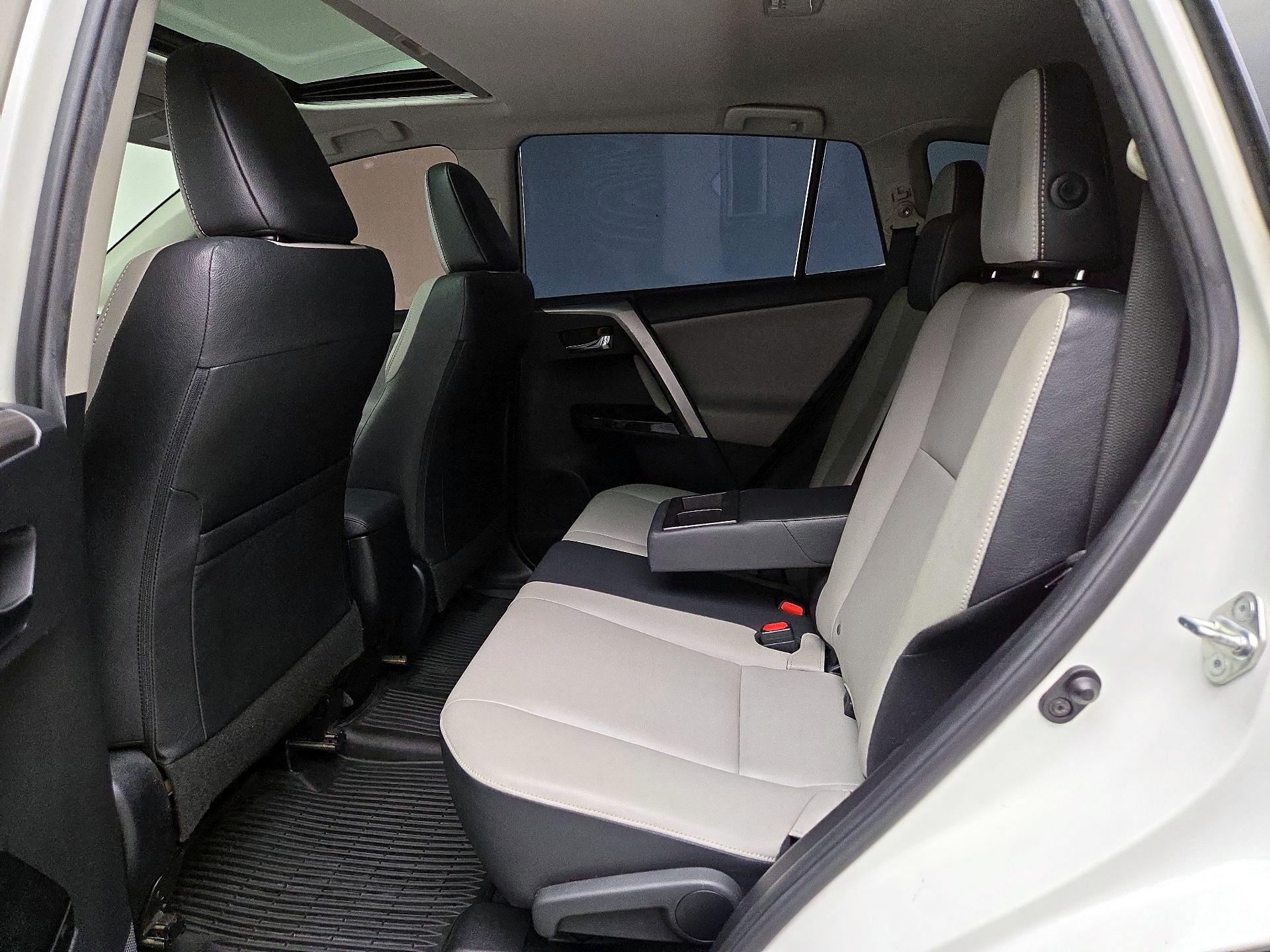 Thumbnail: 2018 Toyota RAV4 - 20