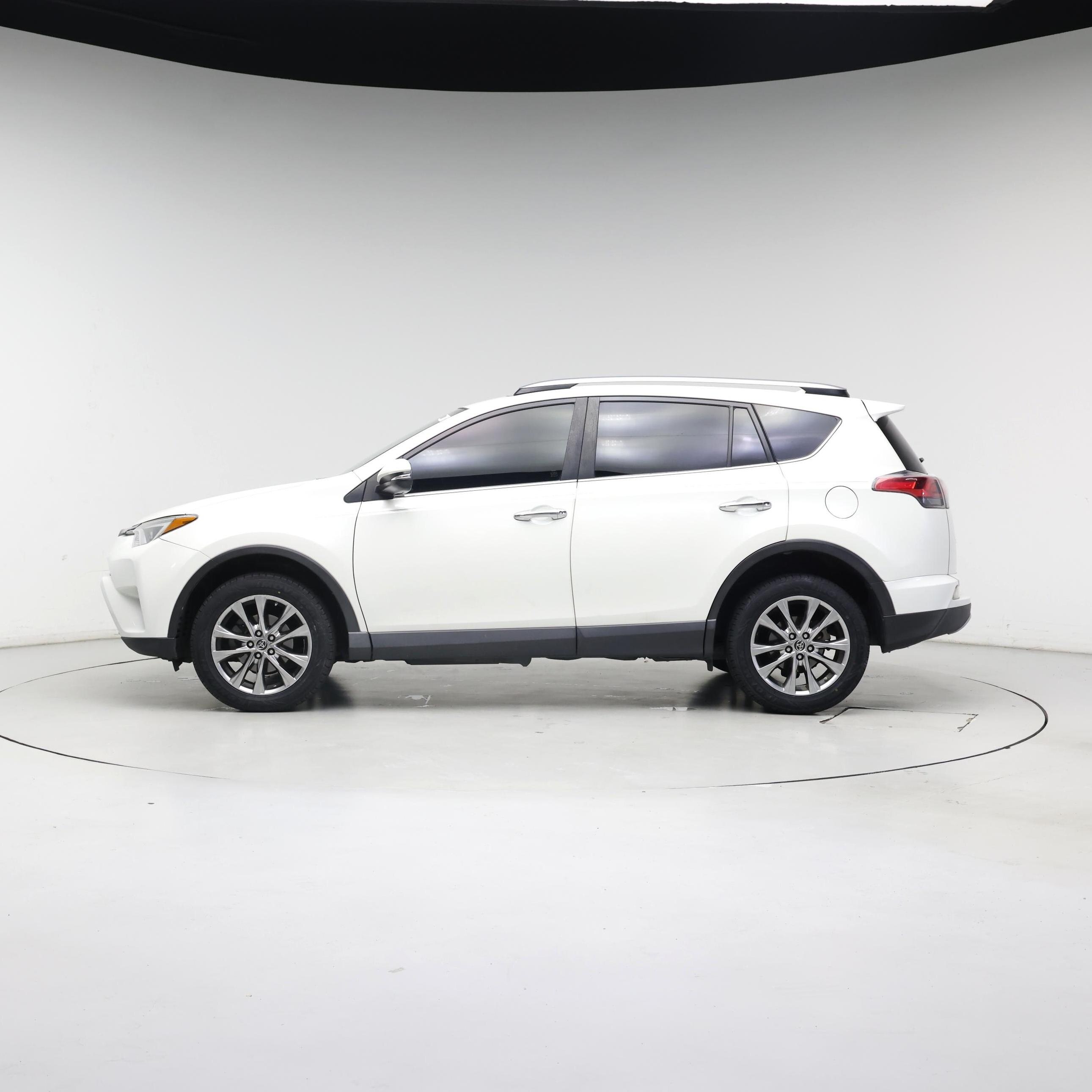 Thumbnail: 2018 Toyota RAV4 - 3