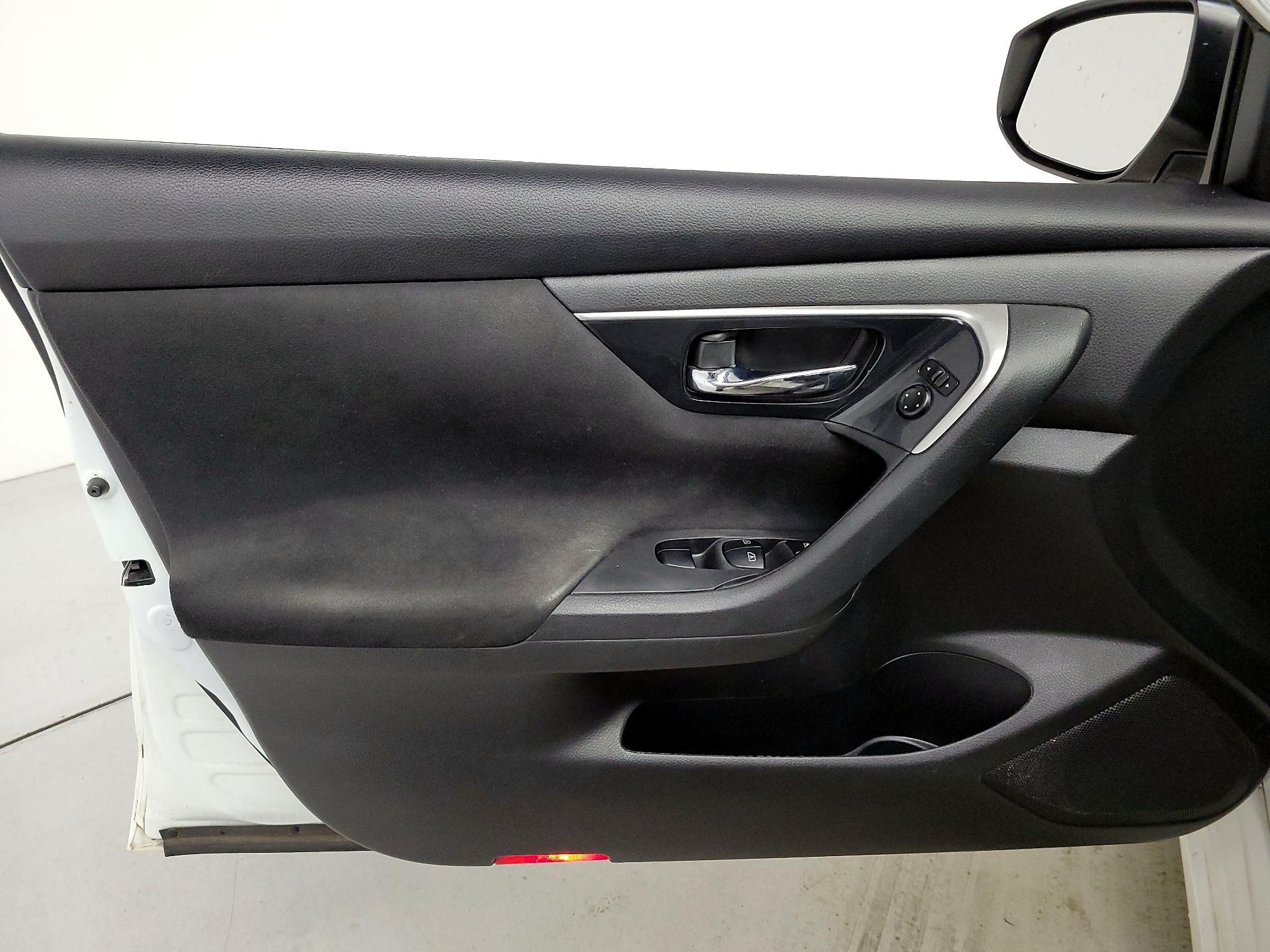 Thumbnail: 2014 Nissan Altima - 12