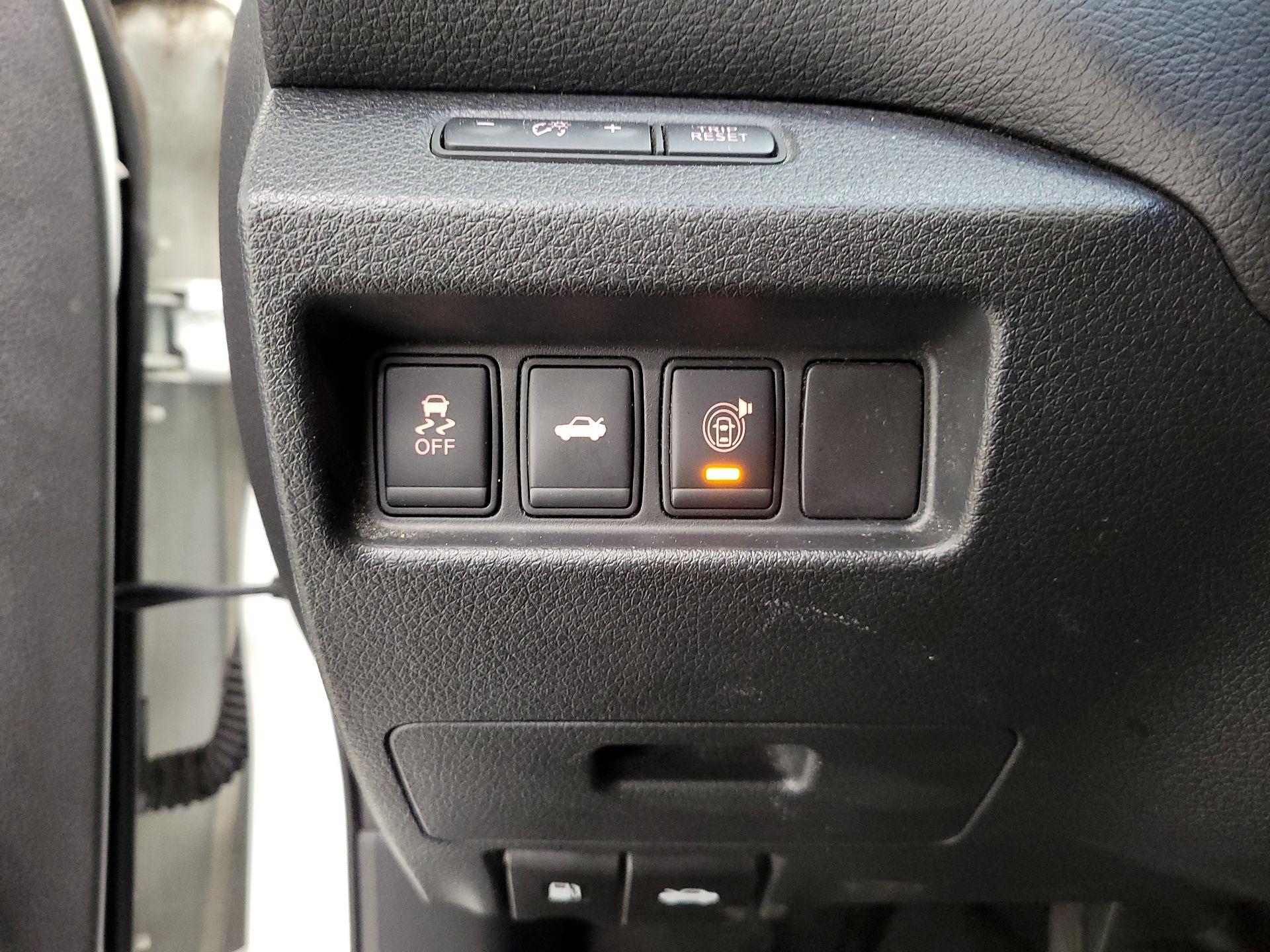 Thumbnail: 2014 Nissan Altima - 13