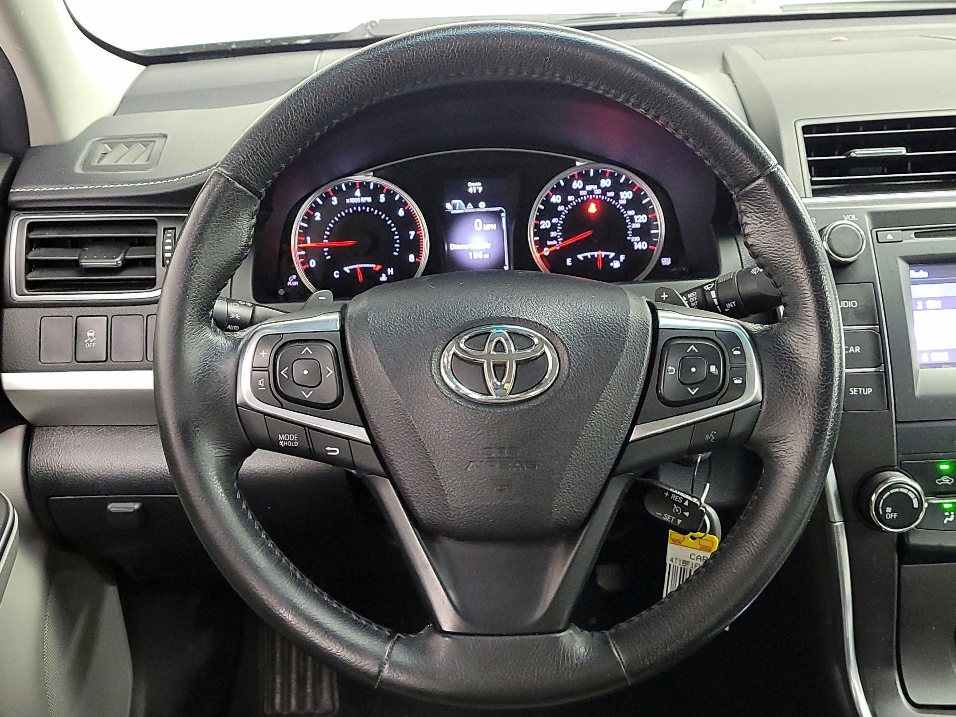 Thumbnail: 2015 Toyota Camry - 10