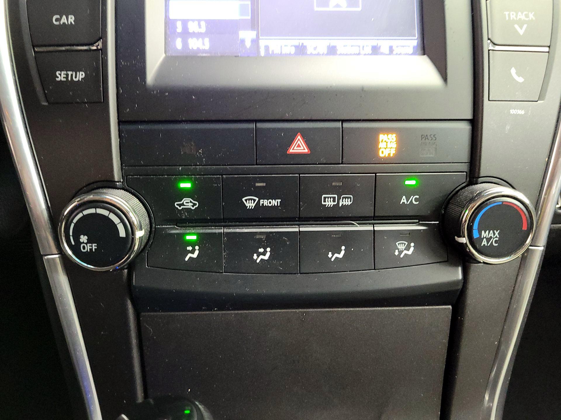 Thumbnail: 2015 Toyota Camry - 16