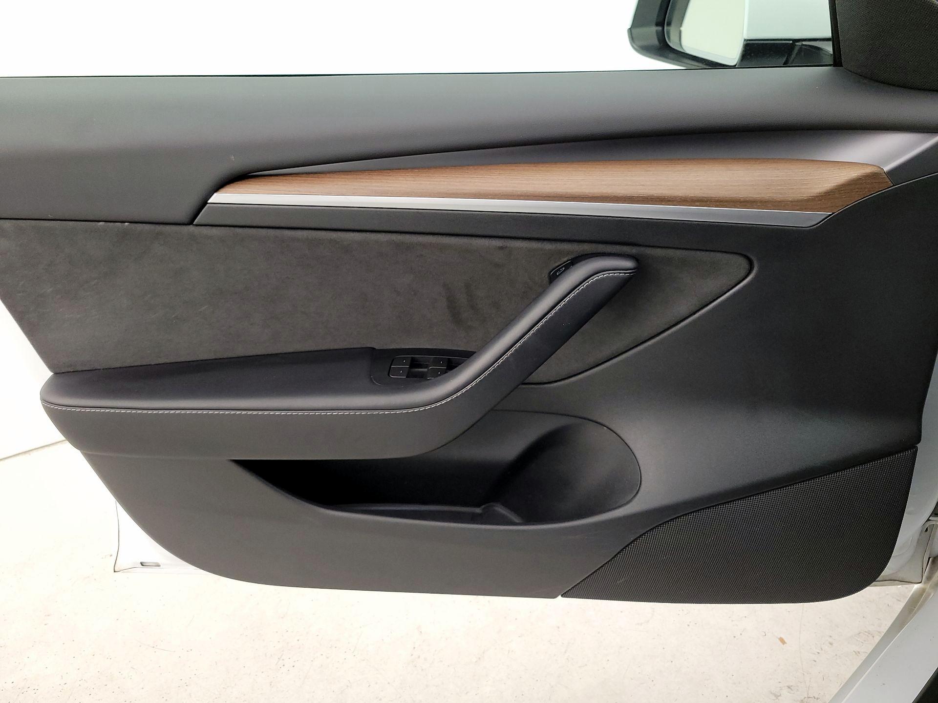 Thumbnail: 2023 Tesla Model 3 - 12