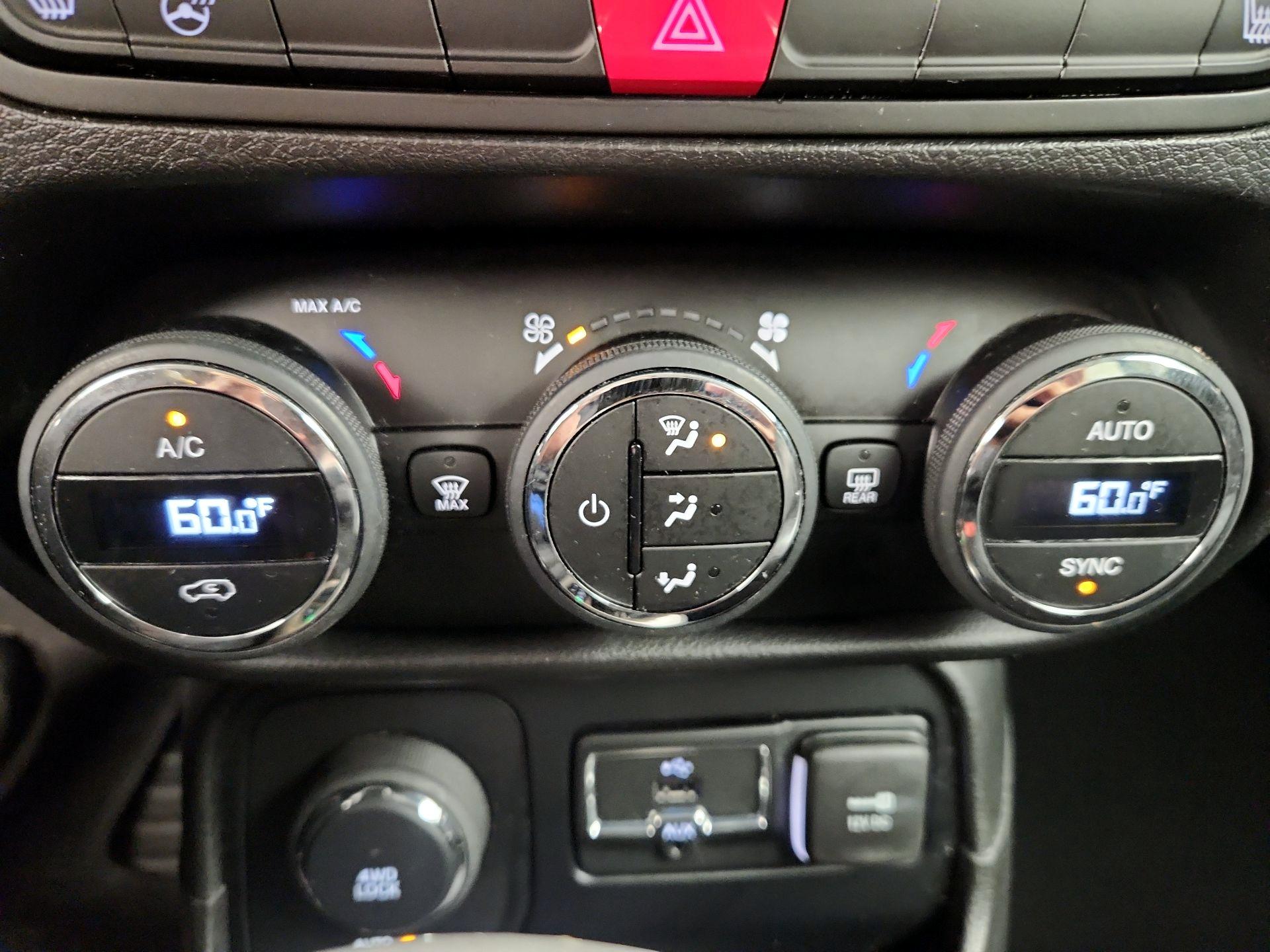 Thumbnail: 2015 Jeep Renegade - 16