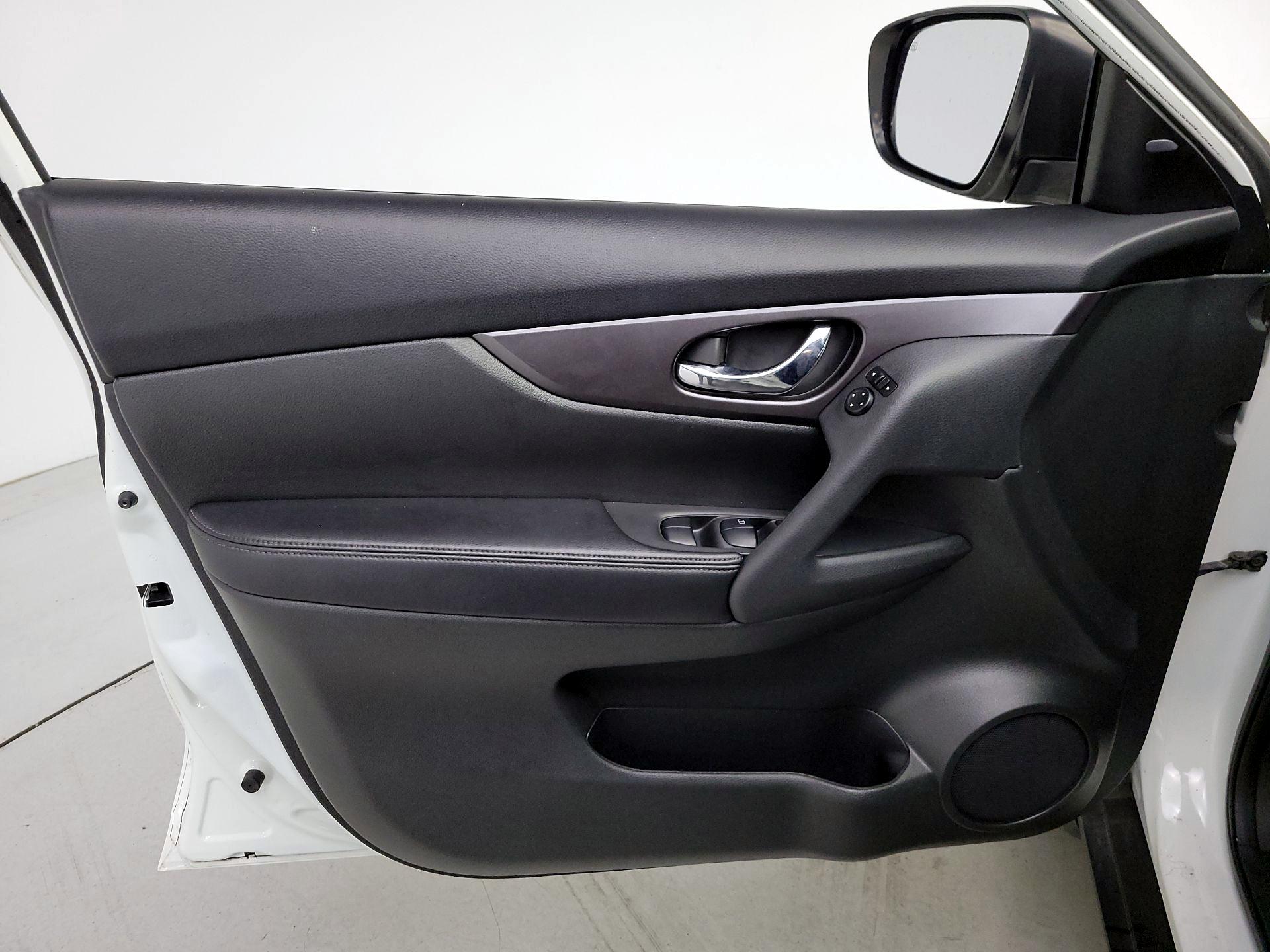 Thumbnail: 2016 Nissan Rogue - 12