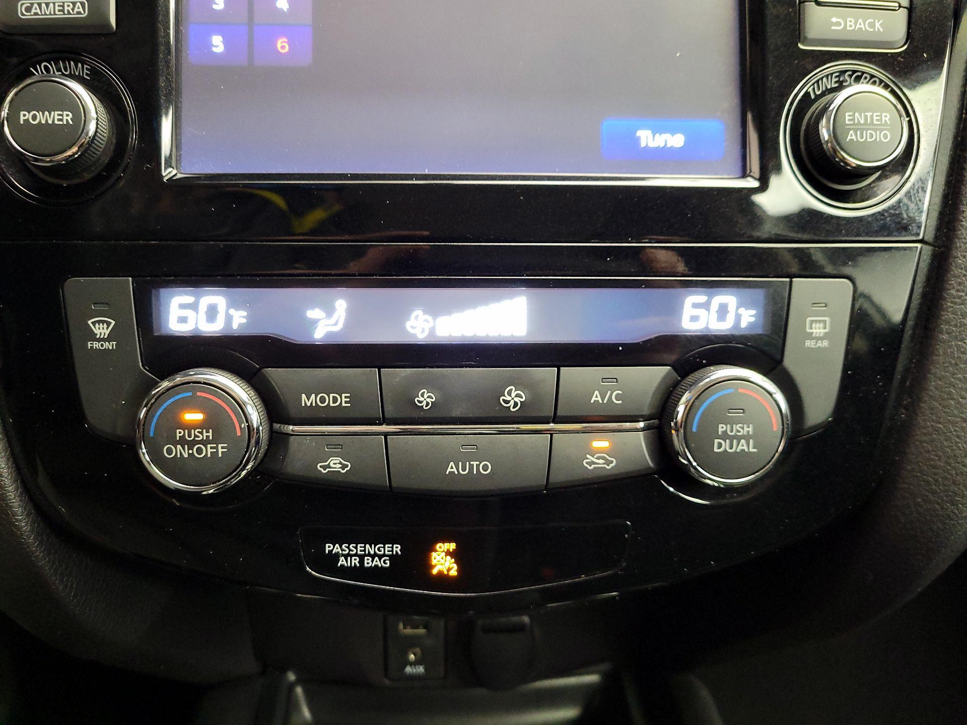 Thumbnail: 2016 Nissan Rogue - 17