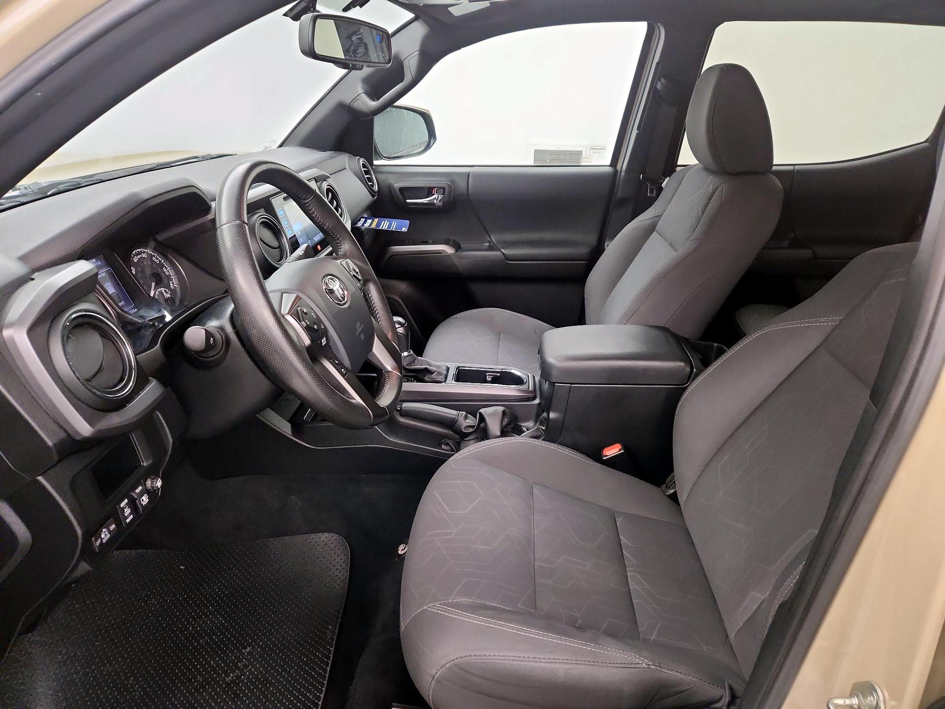 Thumbnail: 2017 Toyota Tacoma - 11