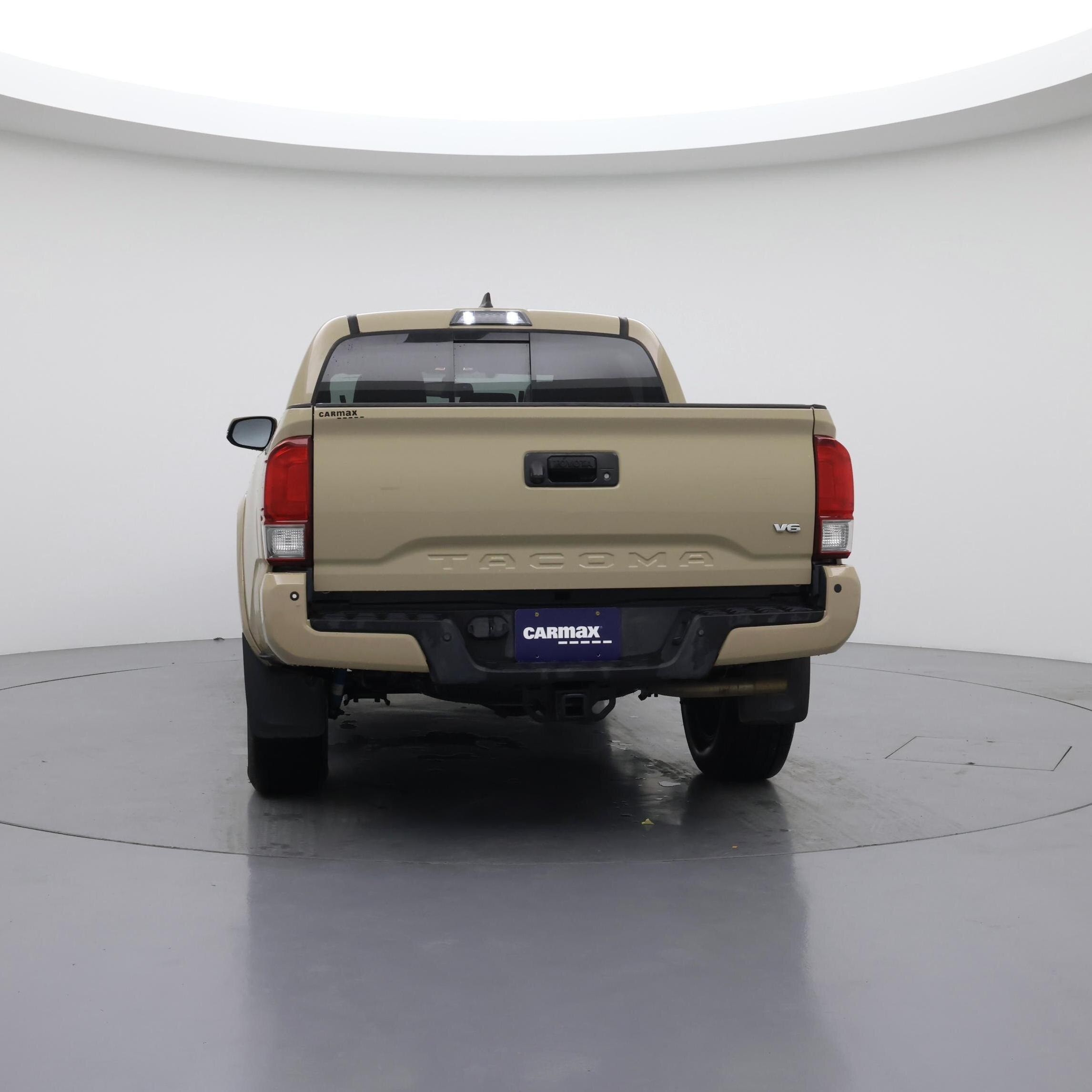 Thumbnail: 2017 Toyota Tacoma - 6