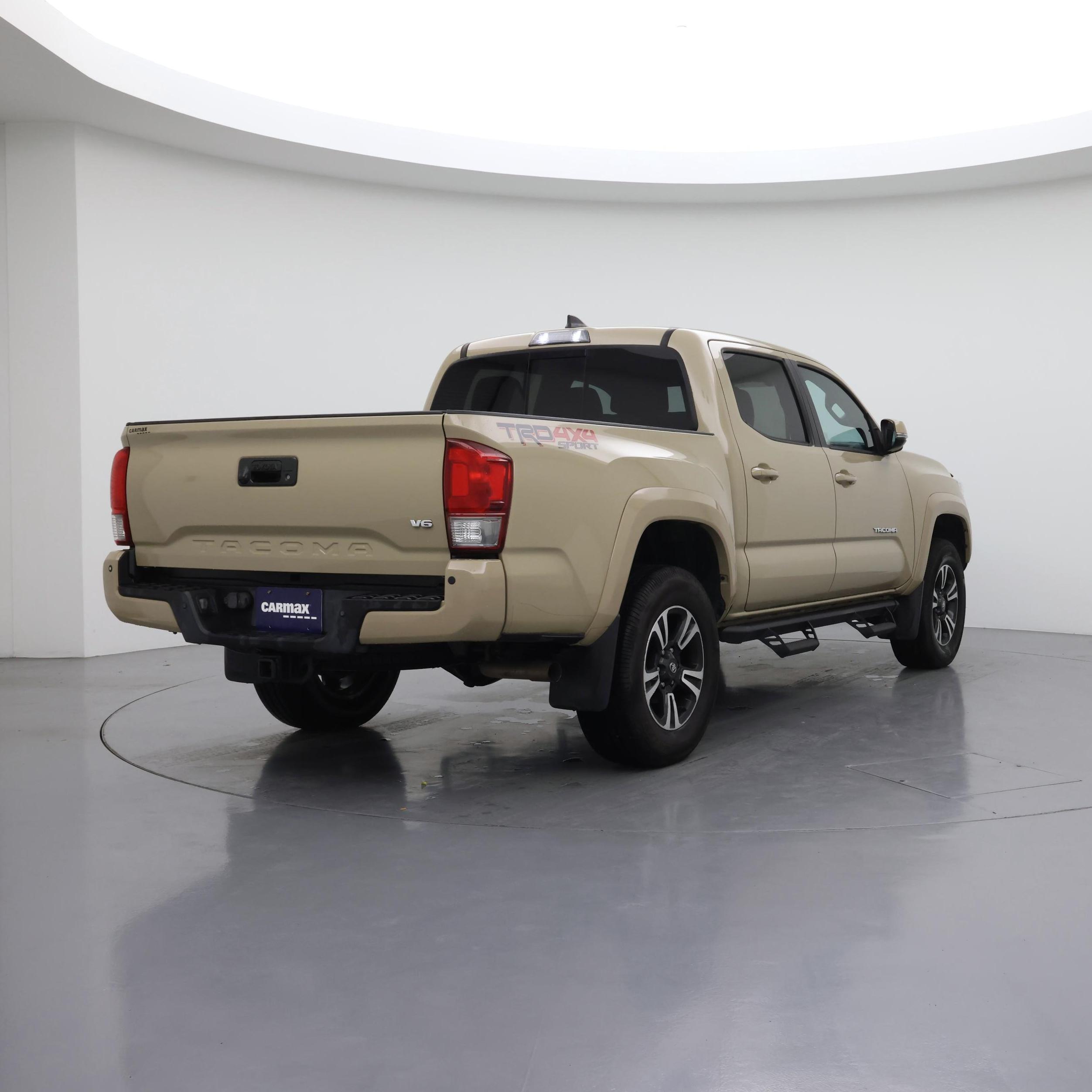 Thumbnail: 2017 Toyota Tacoma - 8