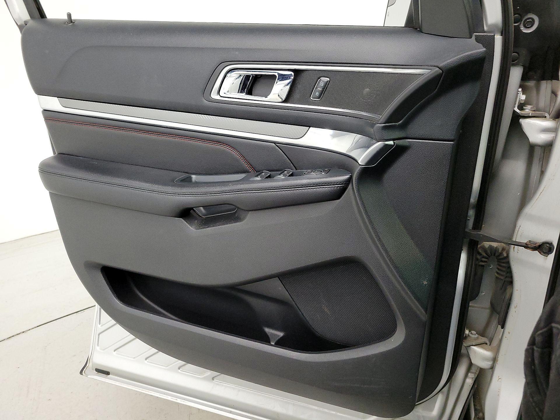 Thumbnail: 2016 Ford Explorer - 12