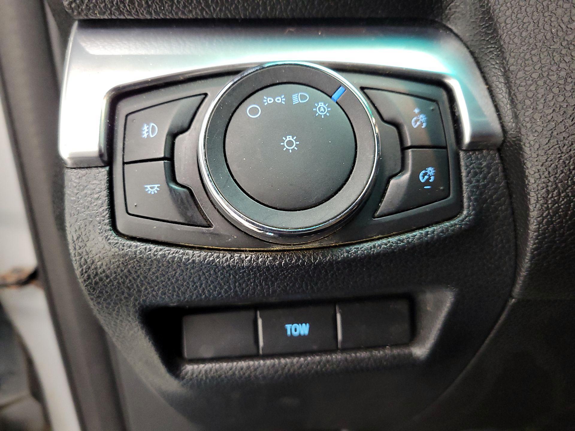 Thumbnail: 2016 Ford Explorer - 13