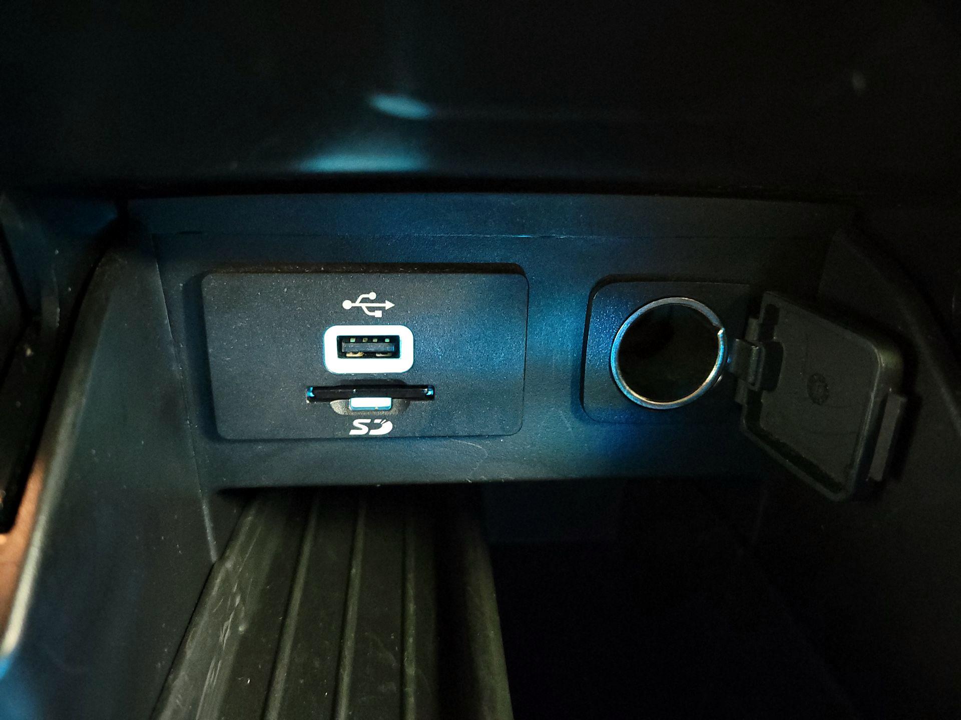 Thumbnail: 2016 Ford Explorer - 18