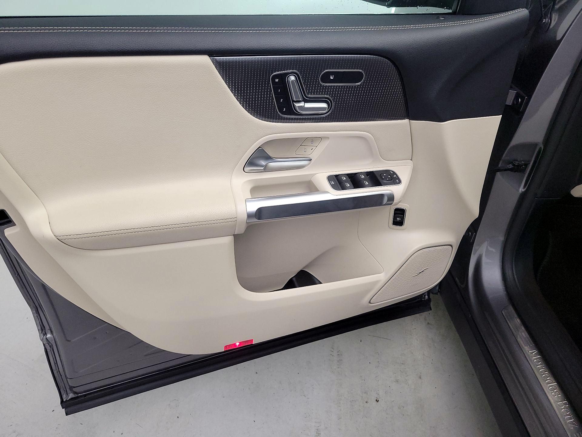 Thumbnail: 2021 Mercedes-Benz GLB - 12