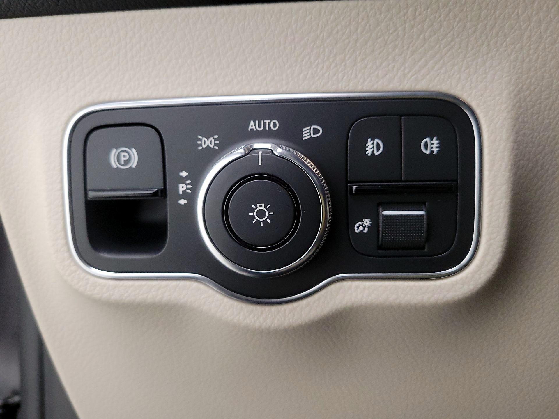 Thumbnail: 2021 Mercedes-Benz GLB - 13