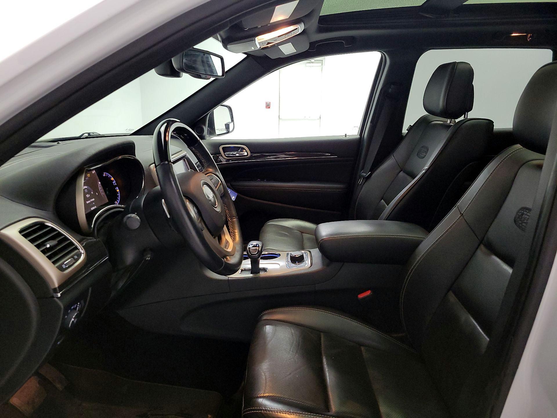 Thumbnail: 2015 Jeep Grand Cherokee - 11