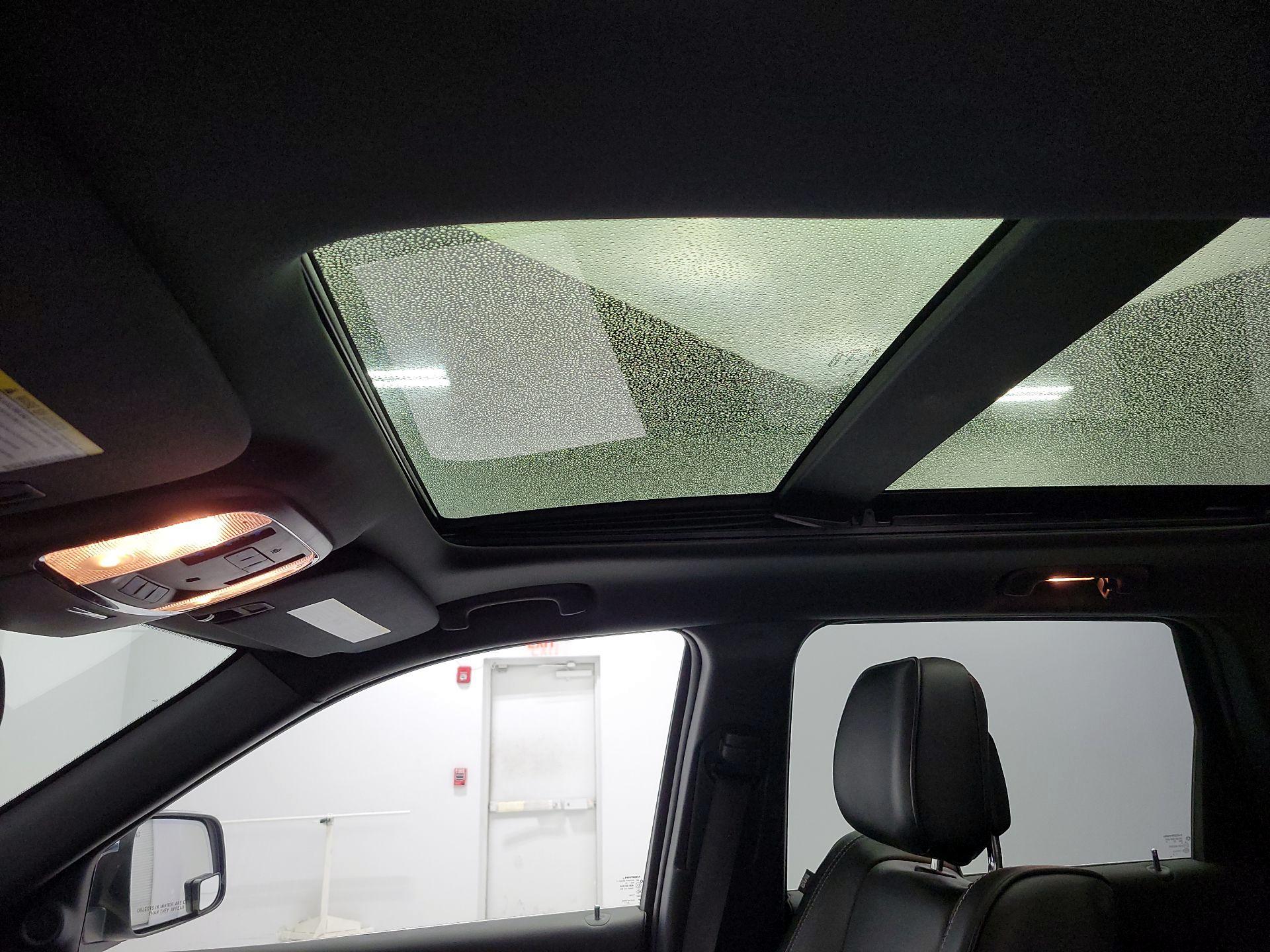 Thumbnail: 2015 Jeep Grand Cherokee - 20