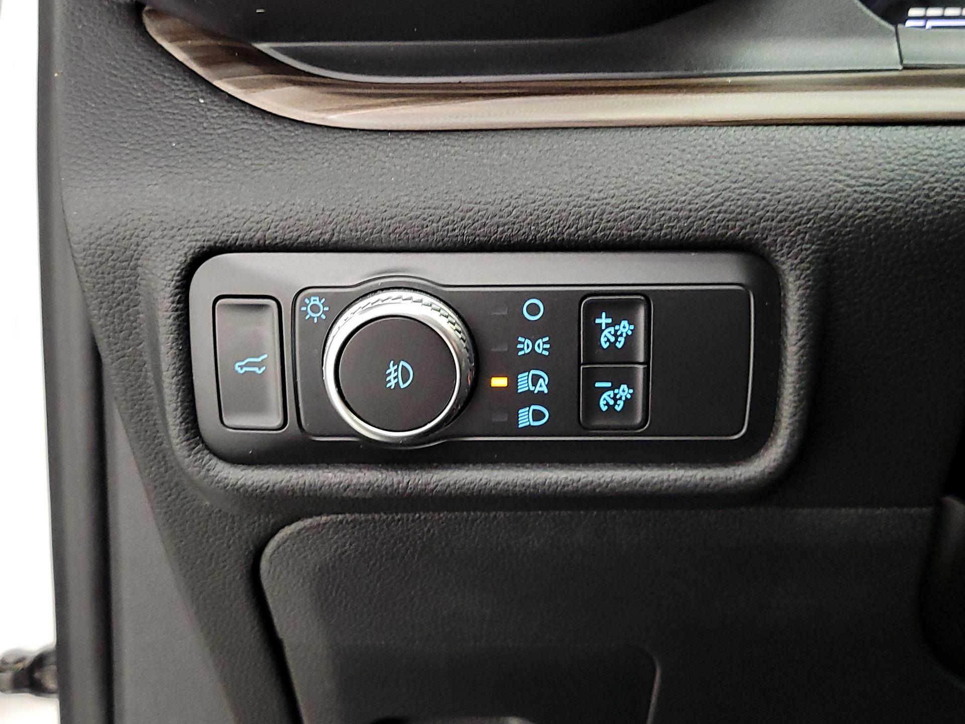 Thumbnail: 2020 Ford Explorer - 13