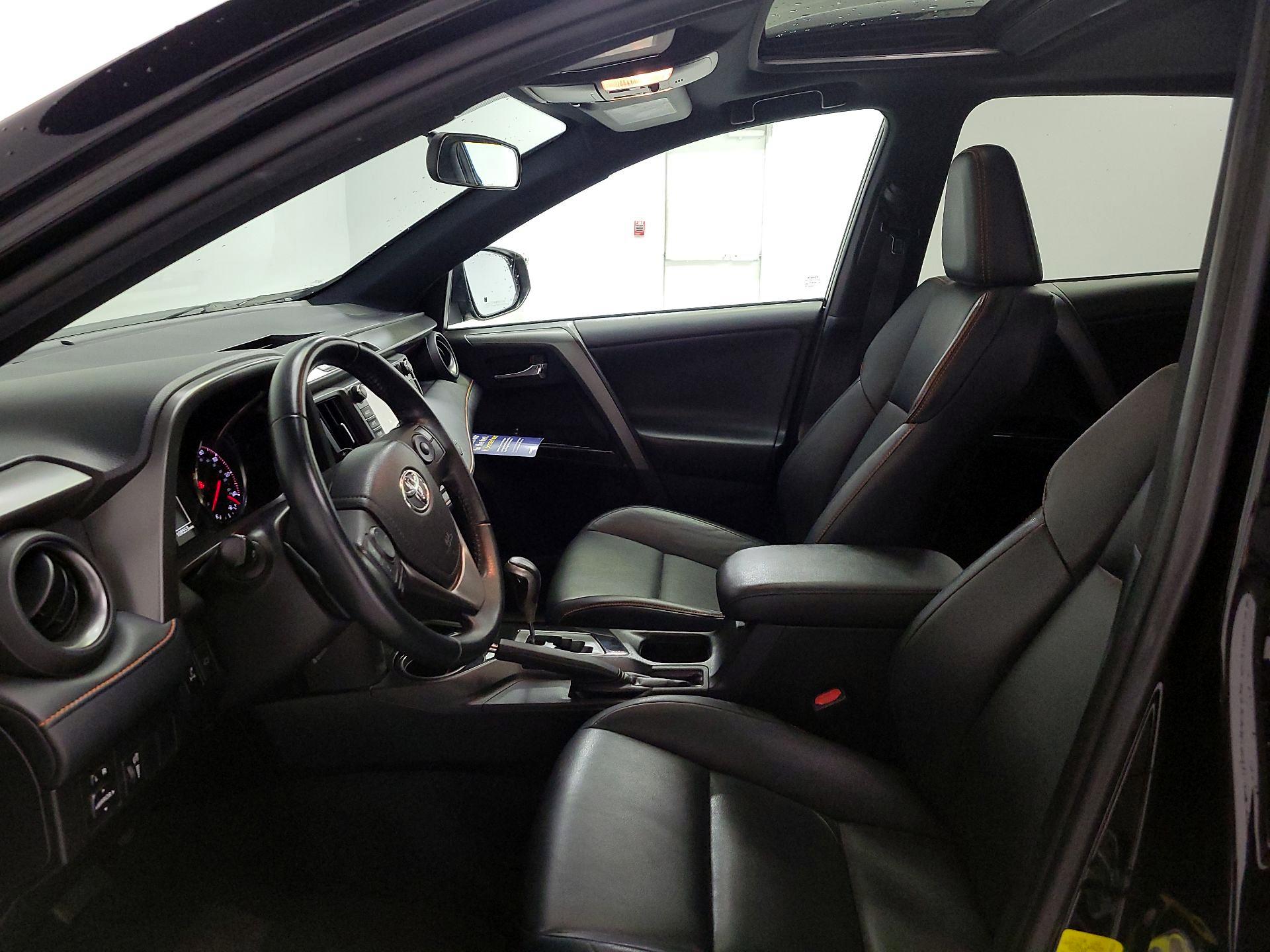 Thumbnail: 2016 Toyota RAV4 - 11