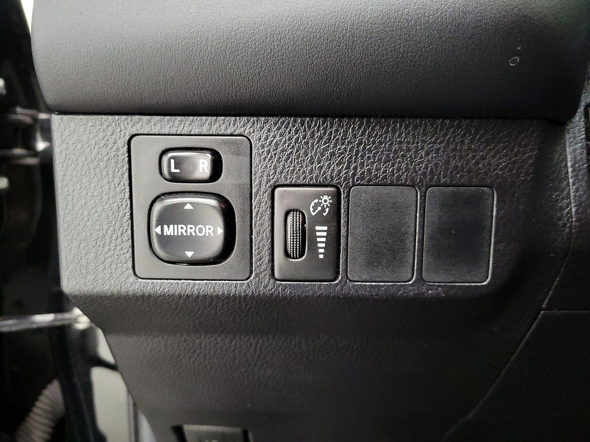 Thumbnail: 2016 Toyota RAV4 - 13