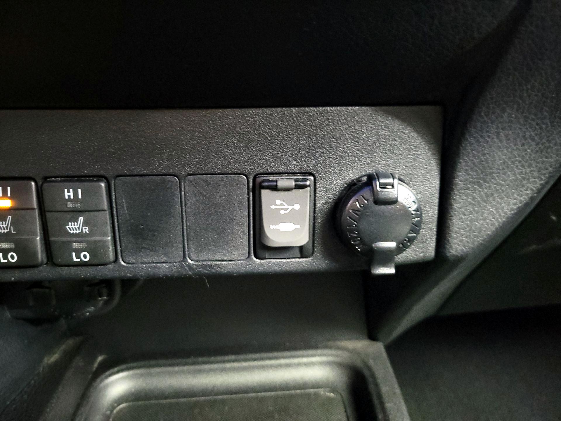 Thumbnail: 2016 Toyota RAV4 - 19