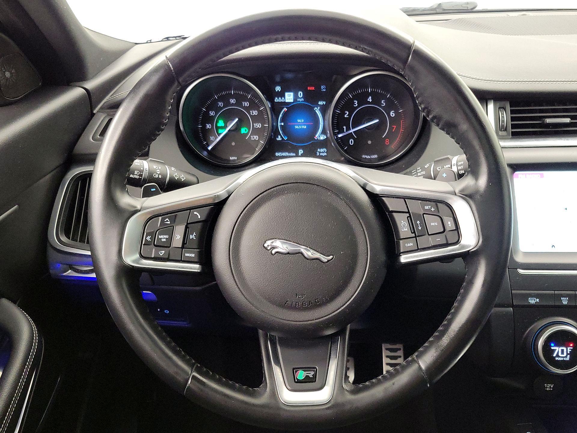 Thumbnail: 2019 Jaguar E-Pace - 10