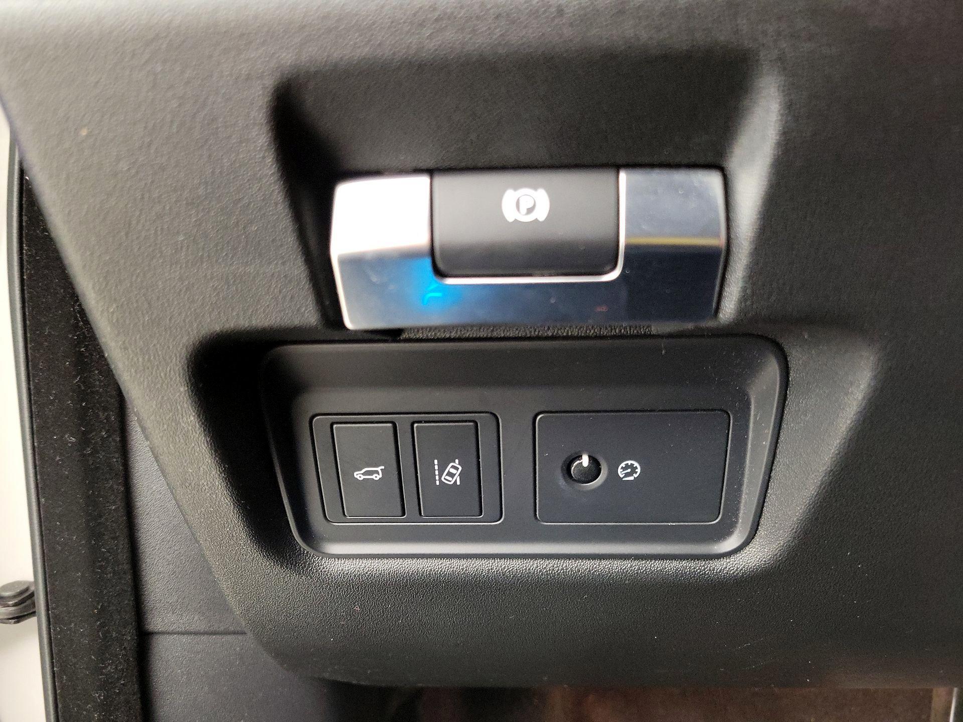 Thumbnail: 2019 Jaguar E-Pace - 13