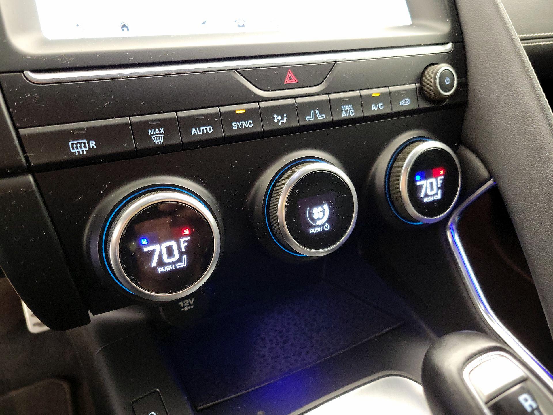 Thumbnail: 2019 Jaguar E-Pace - 17