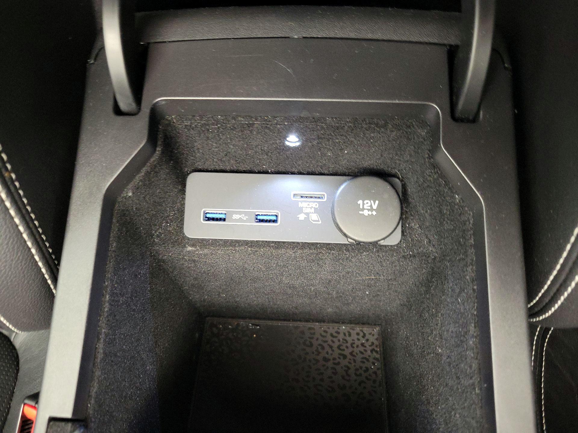 Thumbnail: 2019 Jaguar E-Pace - 19