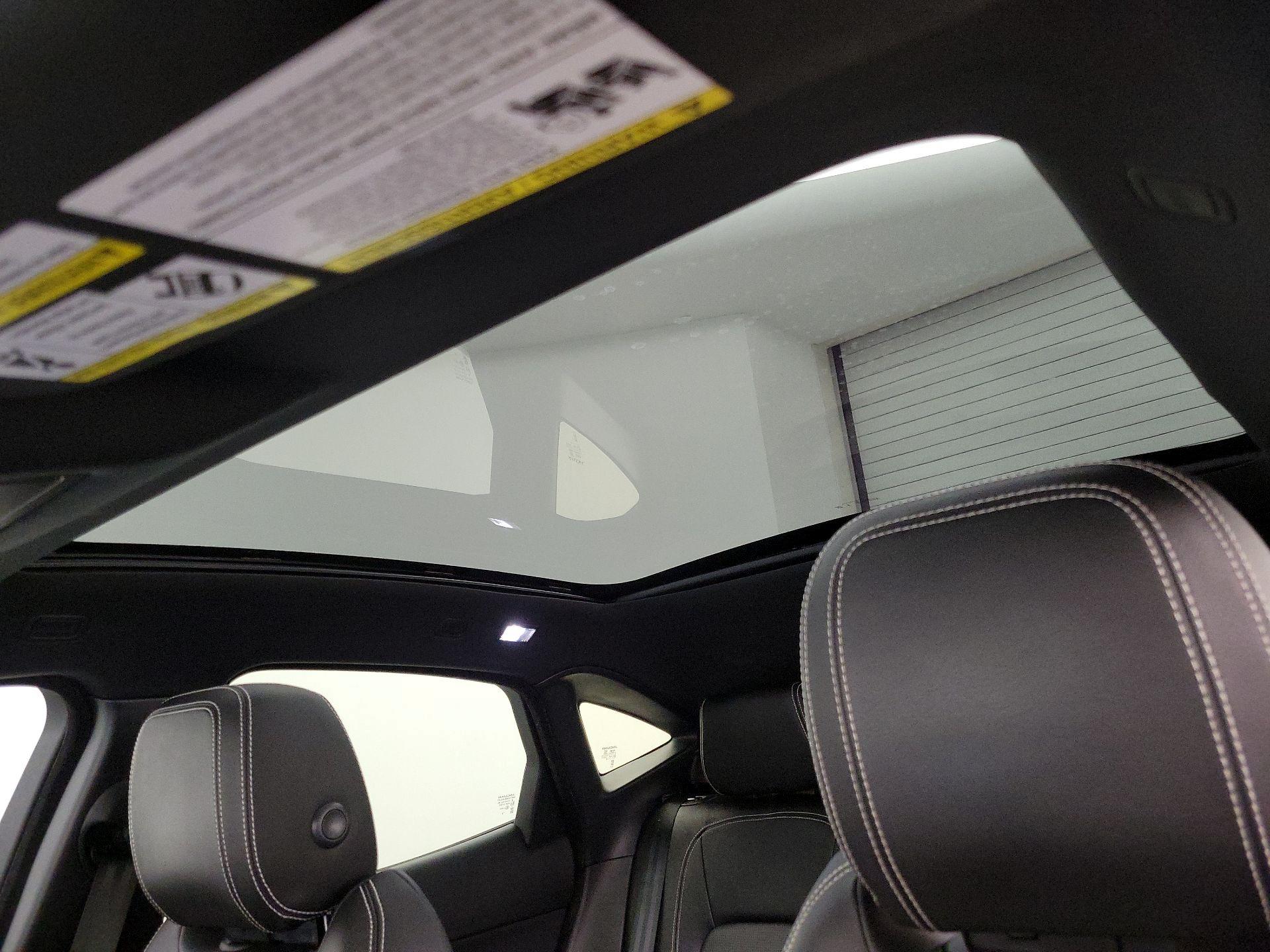 Thumbnail: 2019 Jaguar E-Pace - 20