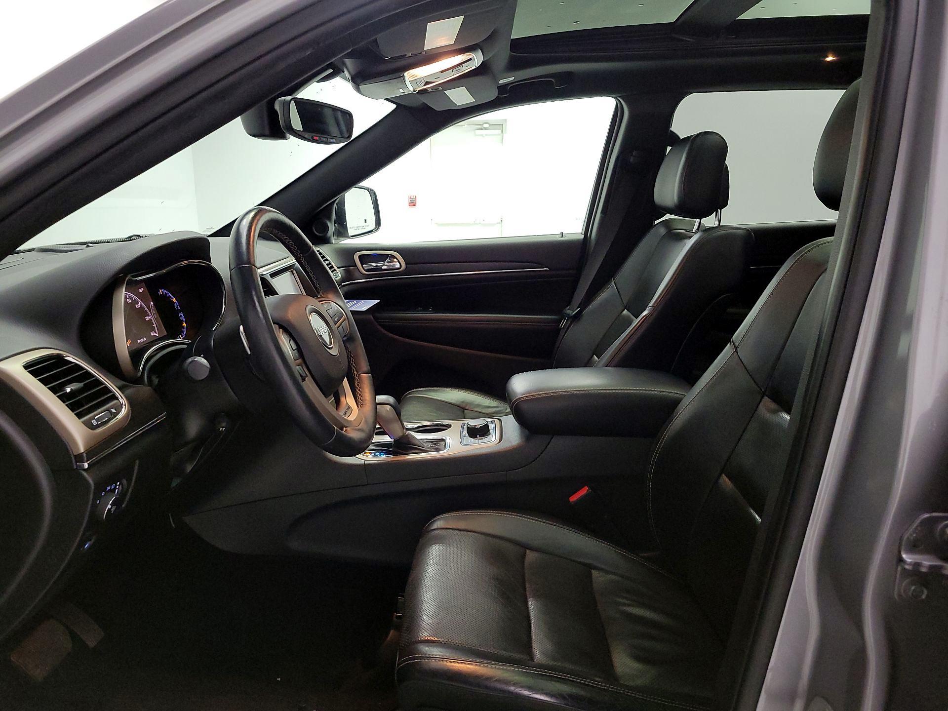 Thumbnail: 2017 Jeep Grand Cherokee - 11