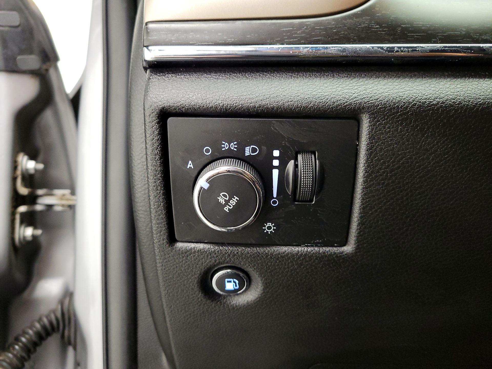 Thumbnail: 2017 Jeep Grand Cherokee - 13