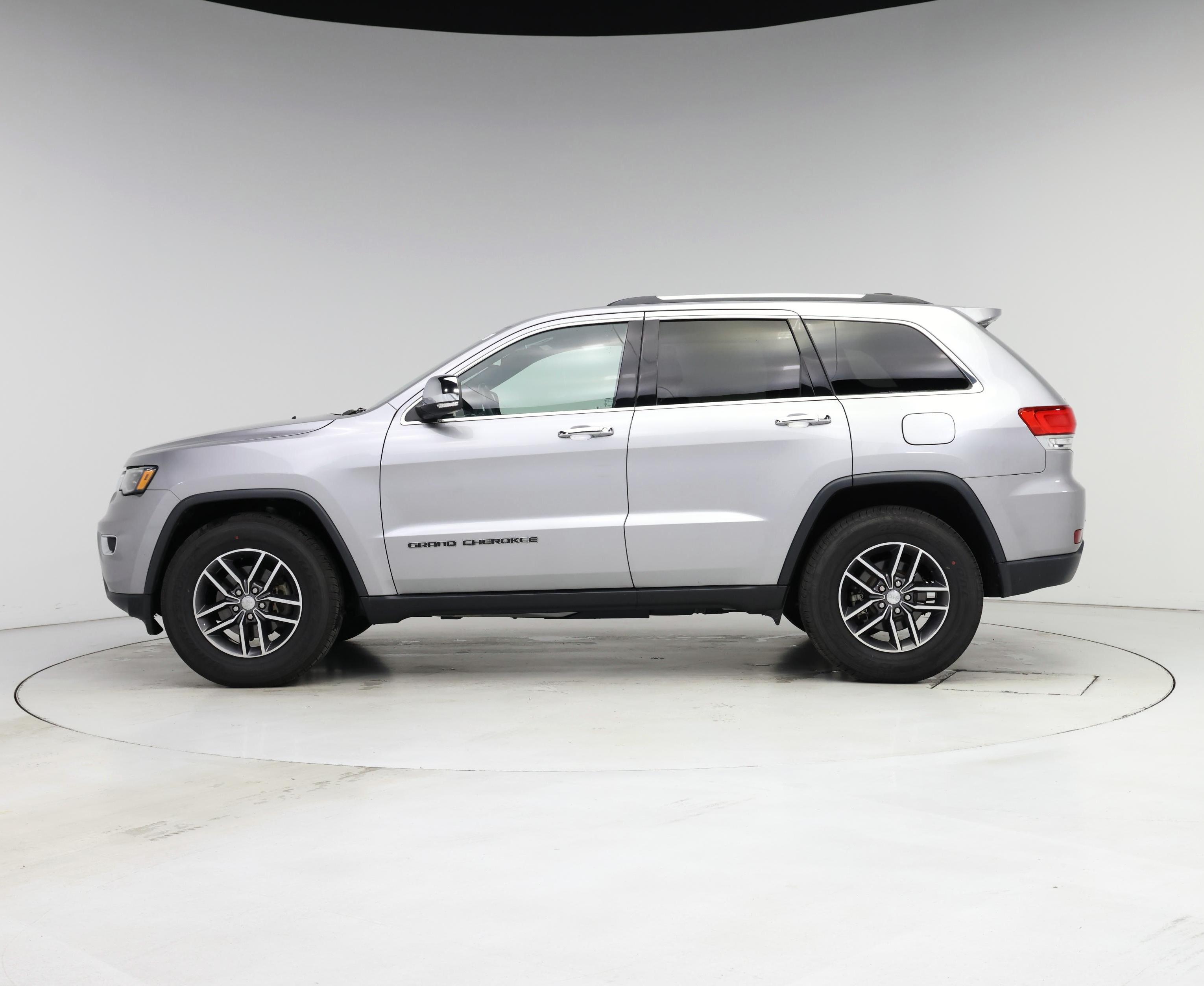 Thumbnail: 2017 Jeep Grand Cherokee - 3