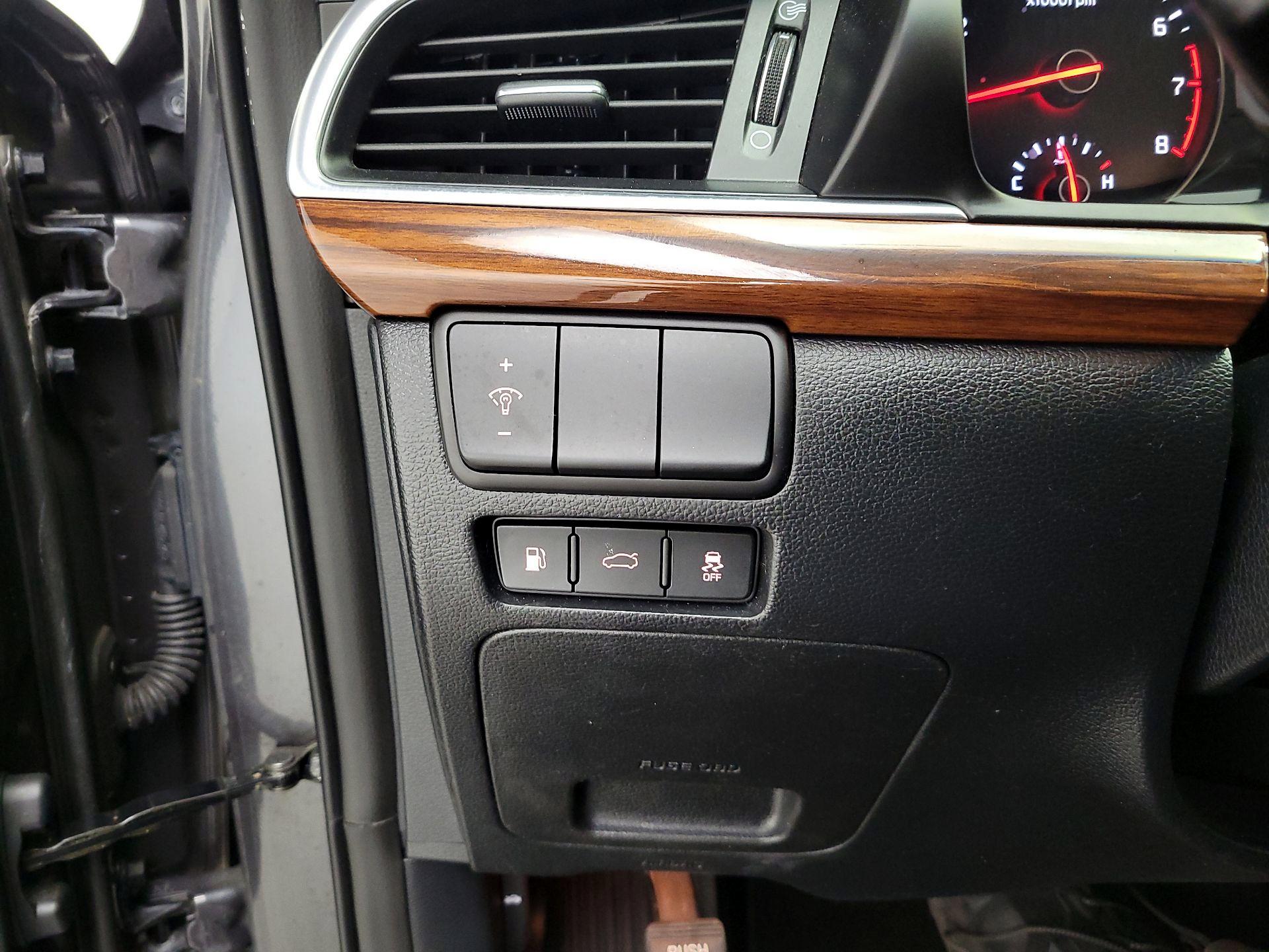 Thumbnail: 2017 Kia Cadenza - 13