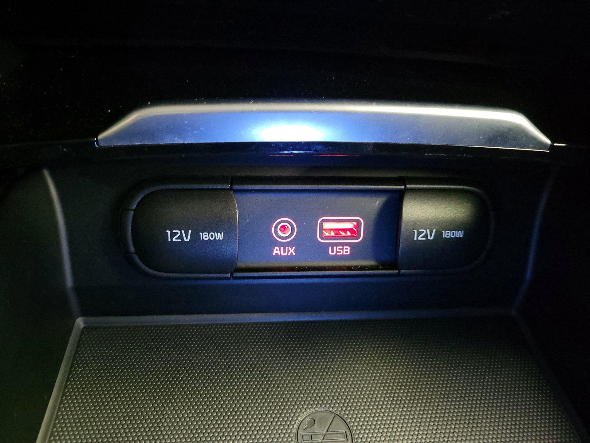 Thumbnail: 2017 Kia Cadenza - 18